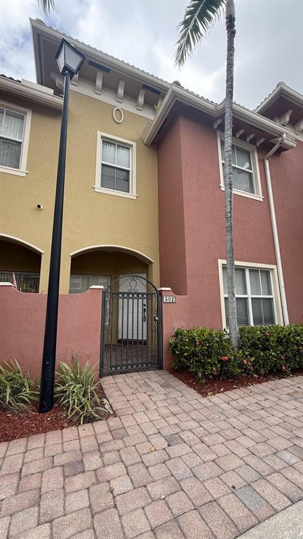 3BR – Condominium at 2851 W Prospect Road #502