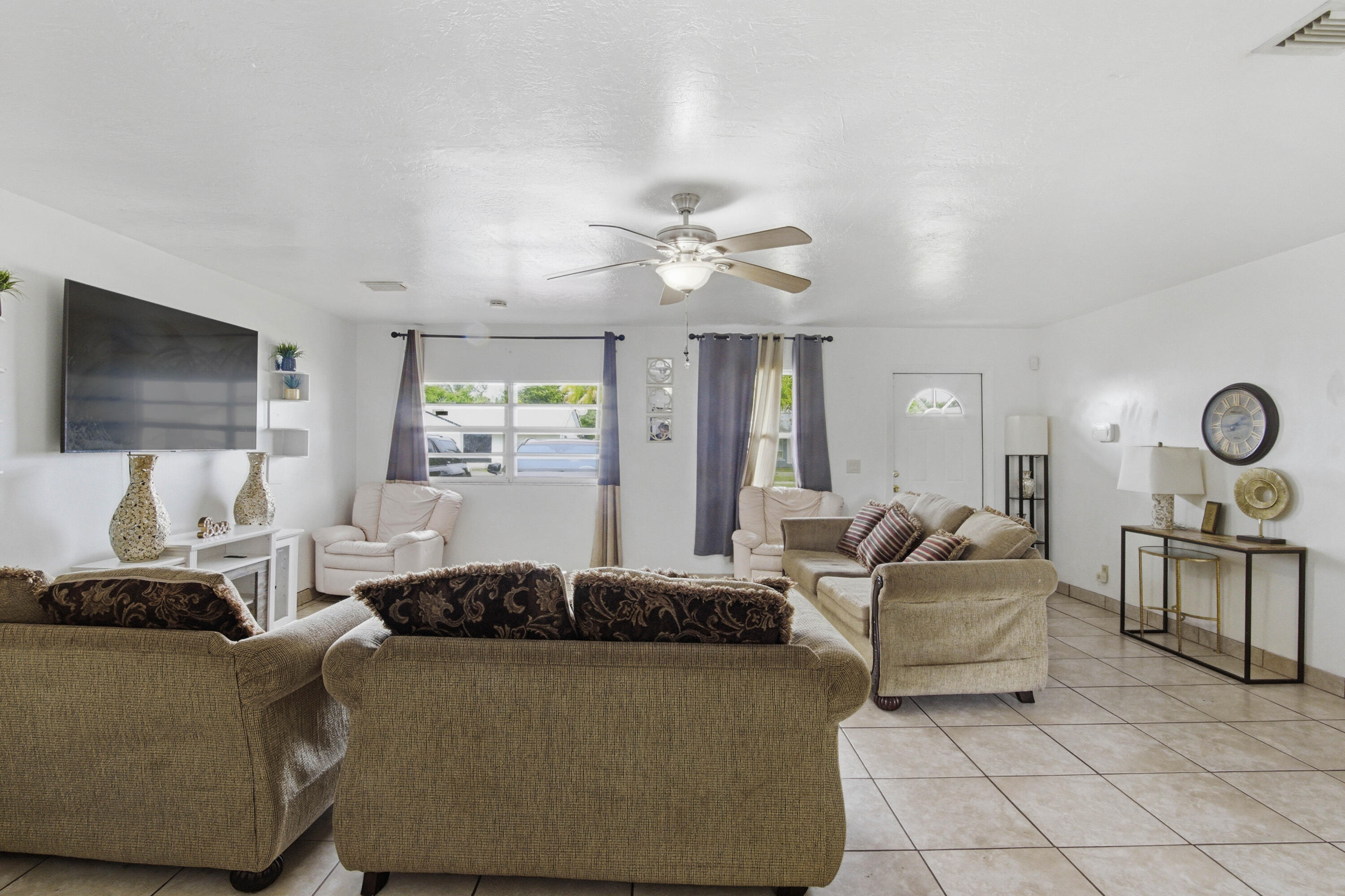 3BR – SingleFamilyResidence at 8230 SW 4th Place