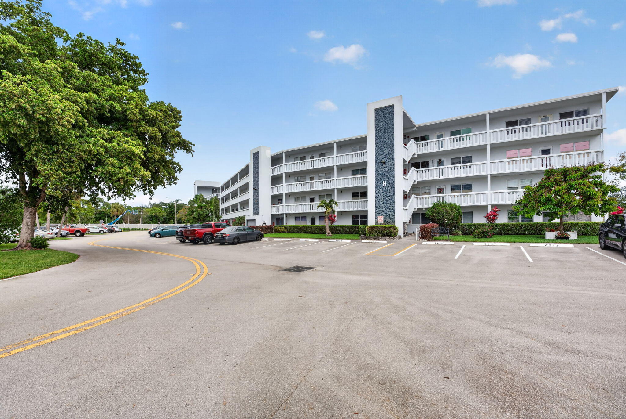 2BR – Condominium at 1025 Ventnor #H
