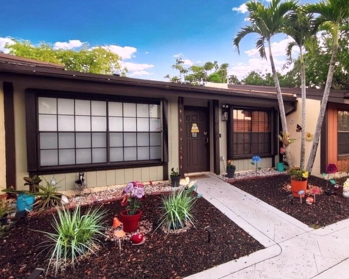 2BR – RES at 10180 E Cypress Court #10180