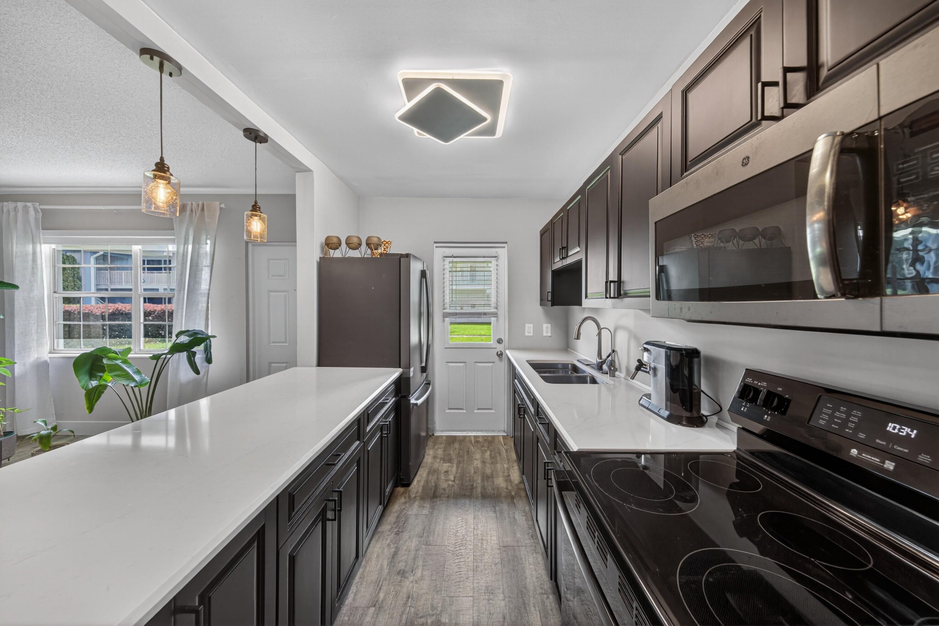 1BR – Condominium at 2110 NE 42nd Street #4b