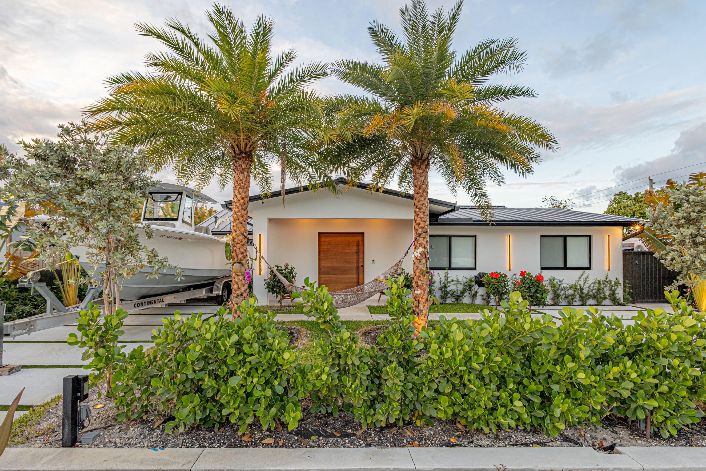 5BR – SingleFamilyResidence at 807 Hollywood Place