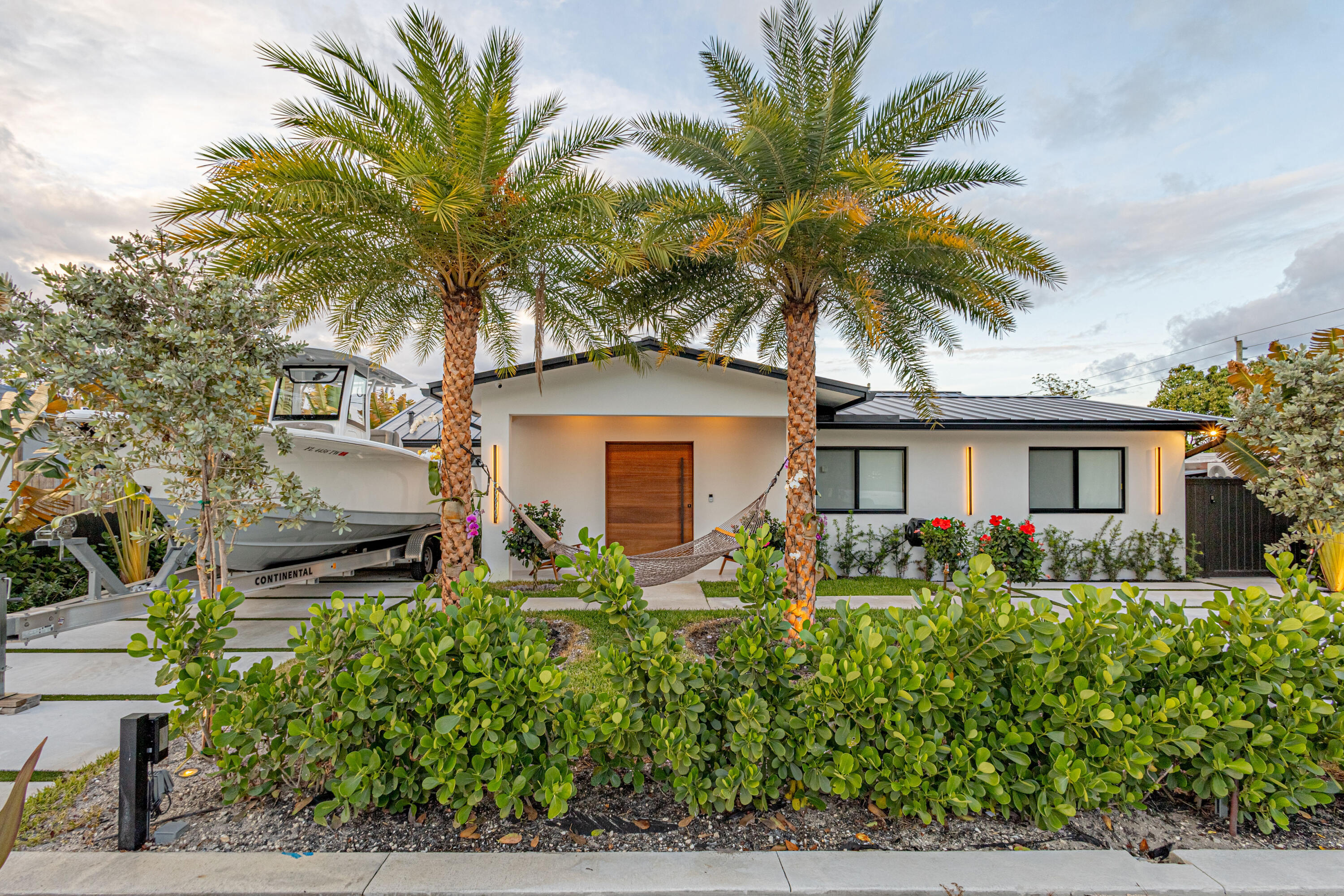 5BR – SingleFamilyResidence at 807 Hollywood Place