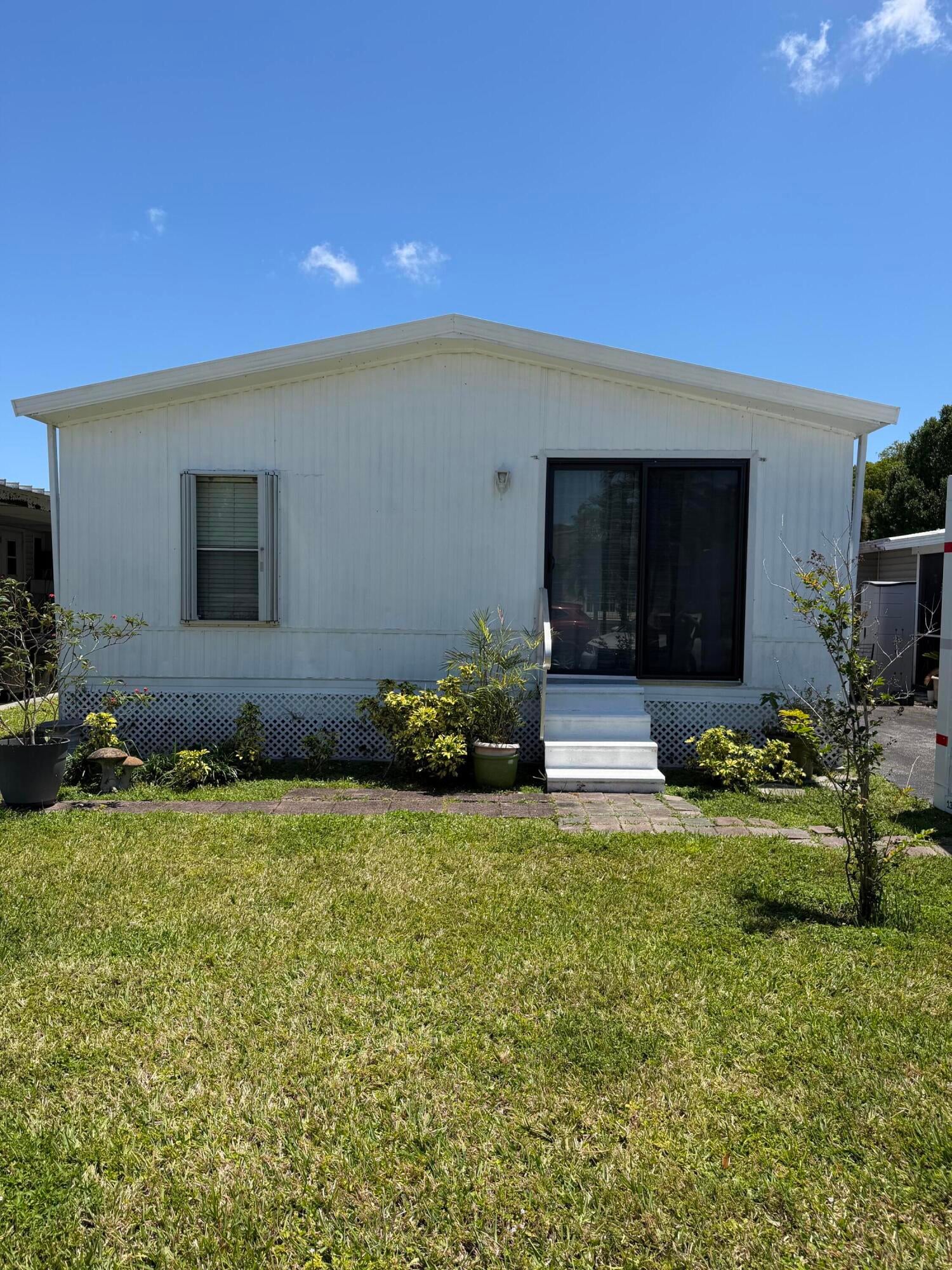 3BR – ManufacturedHome at 5310 SW 27th Terrace
