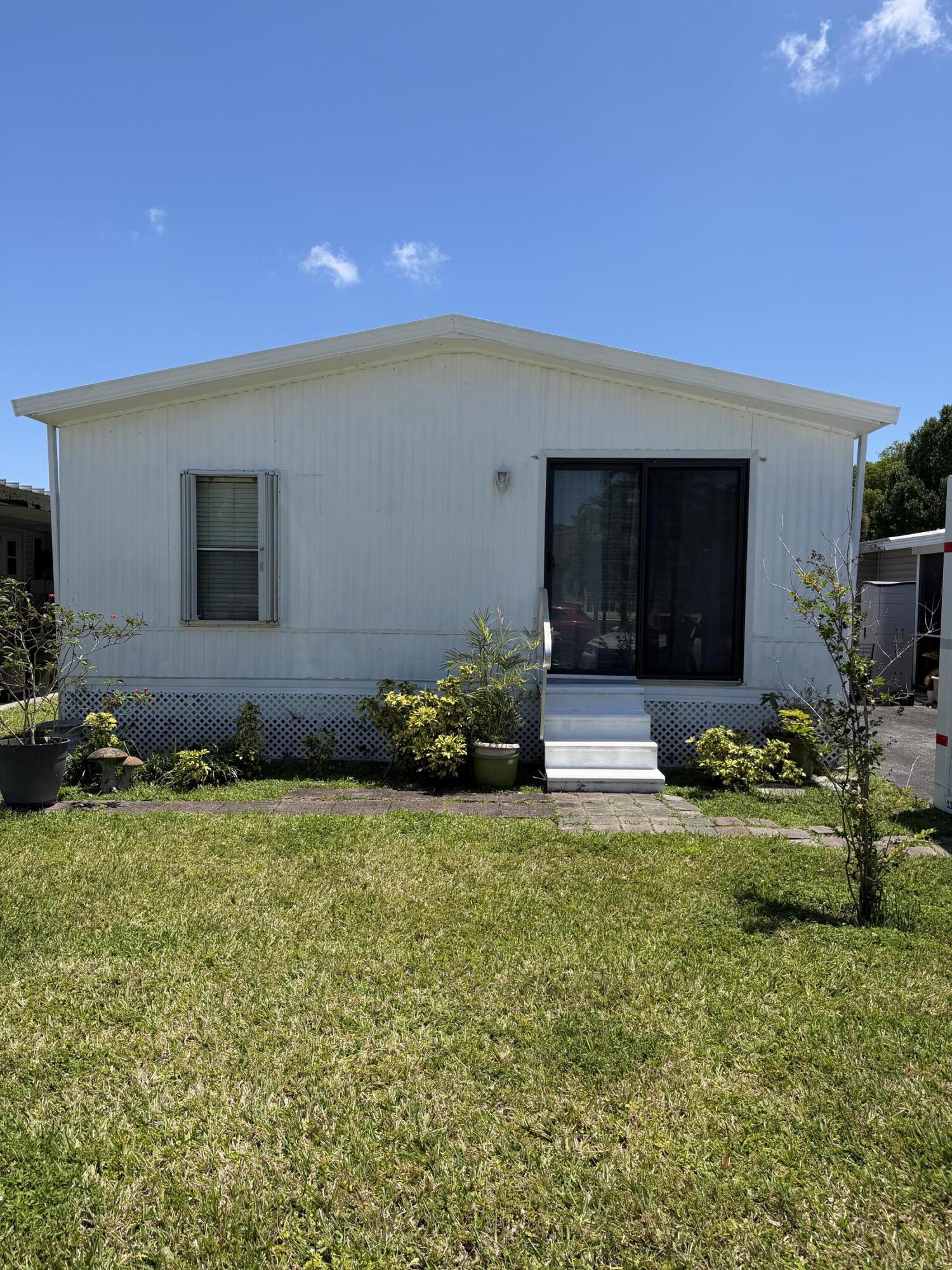 3BR – ManufacturedHome at 5310 SW 27th Terrace