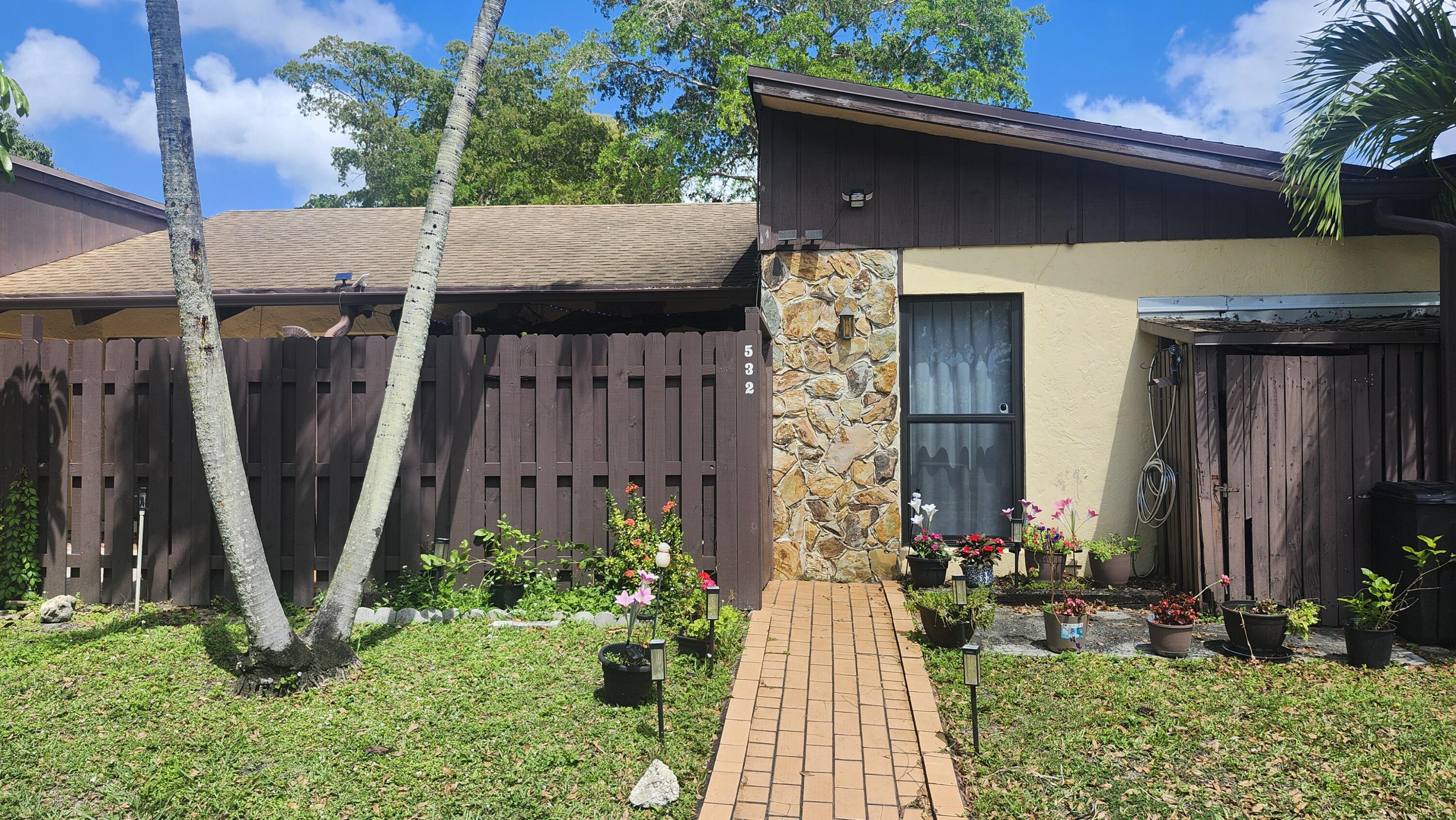 2BR – Condominium at 532 Briarwood Circle #2-48