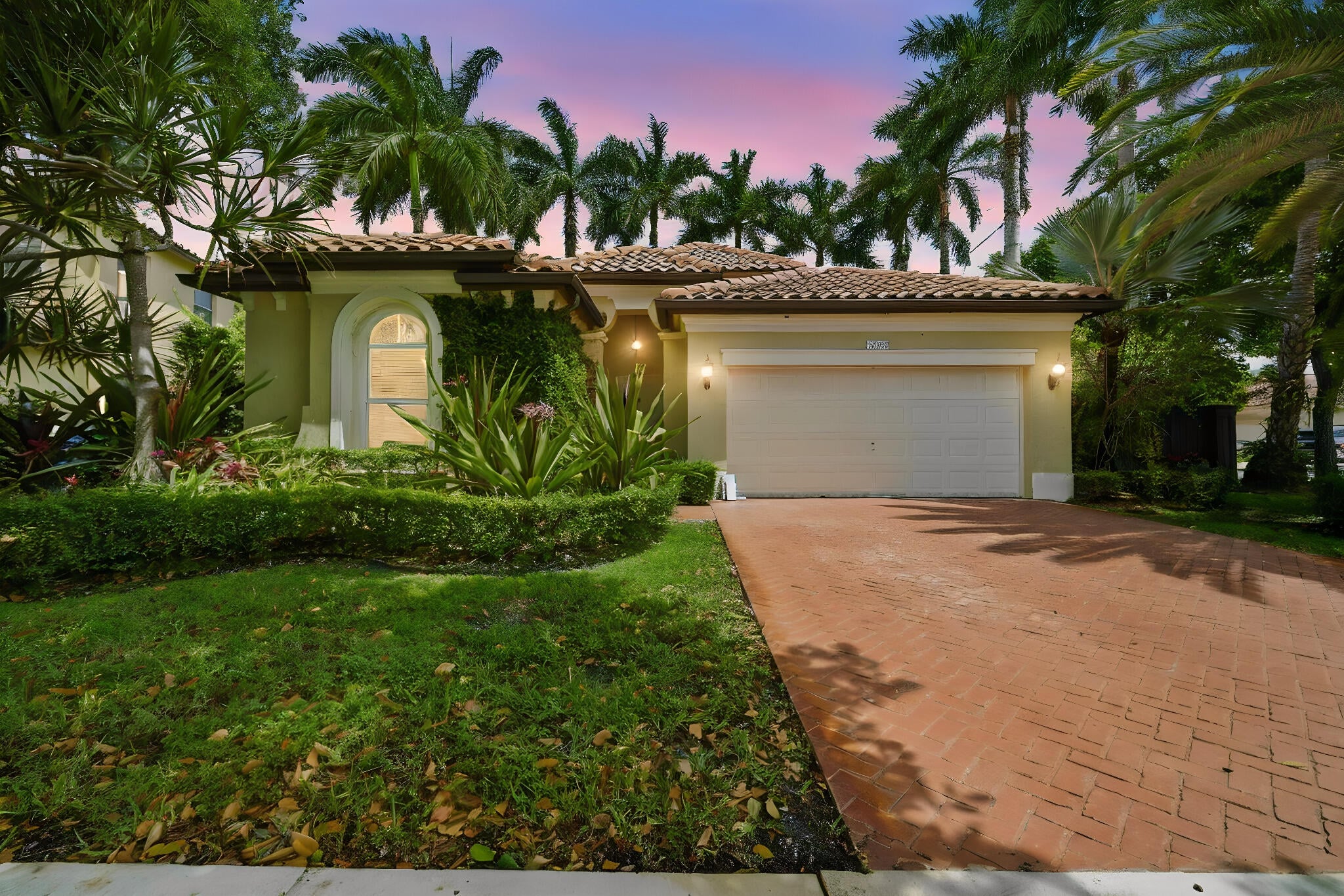 3BR – SingleFamilyResidence at 13663 SW 50th Street