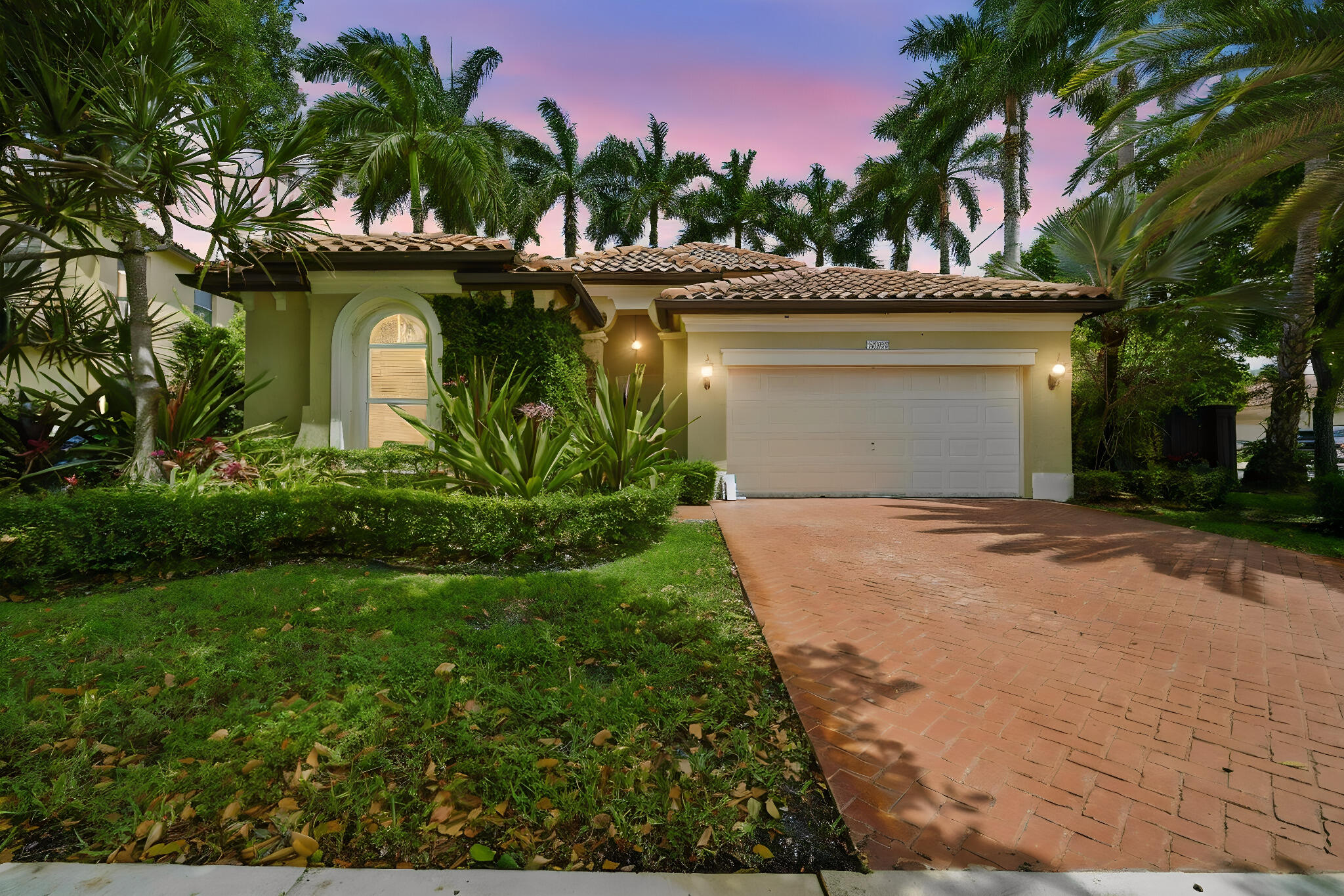 3BR – SingleFamilyResidence at 13663 SW 50th Street