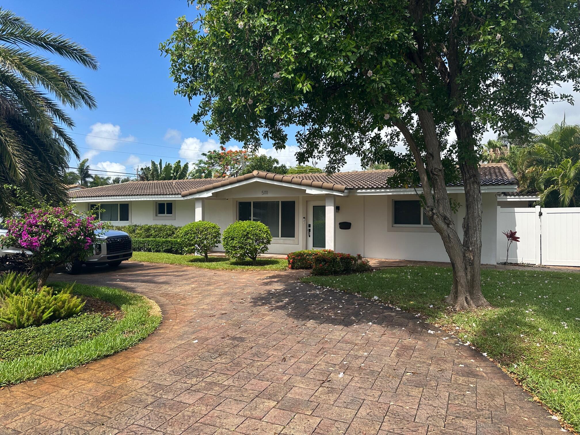 3BR – SingleFamilyResidence at 5111 NE 27th Terrace NE