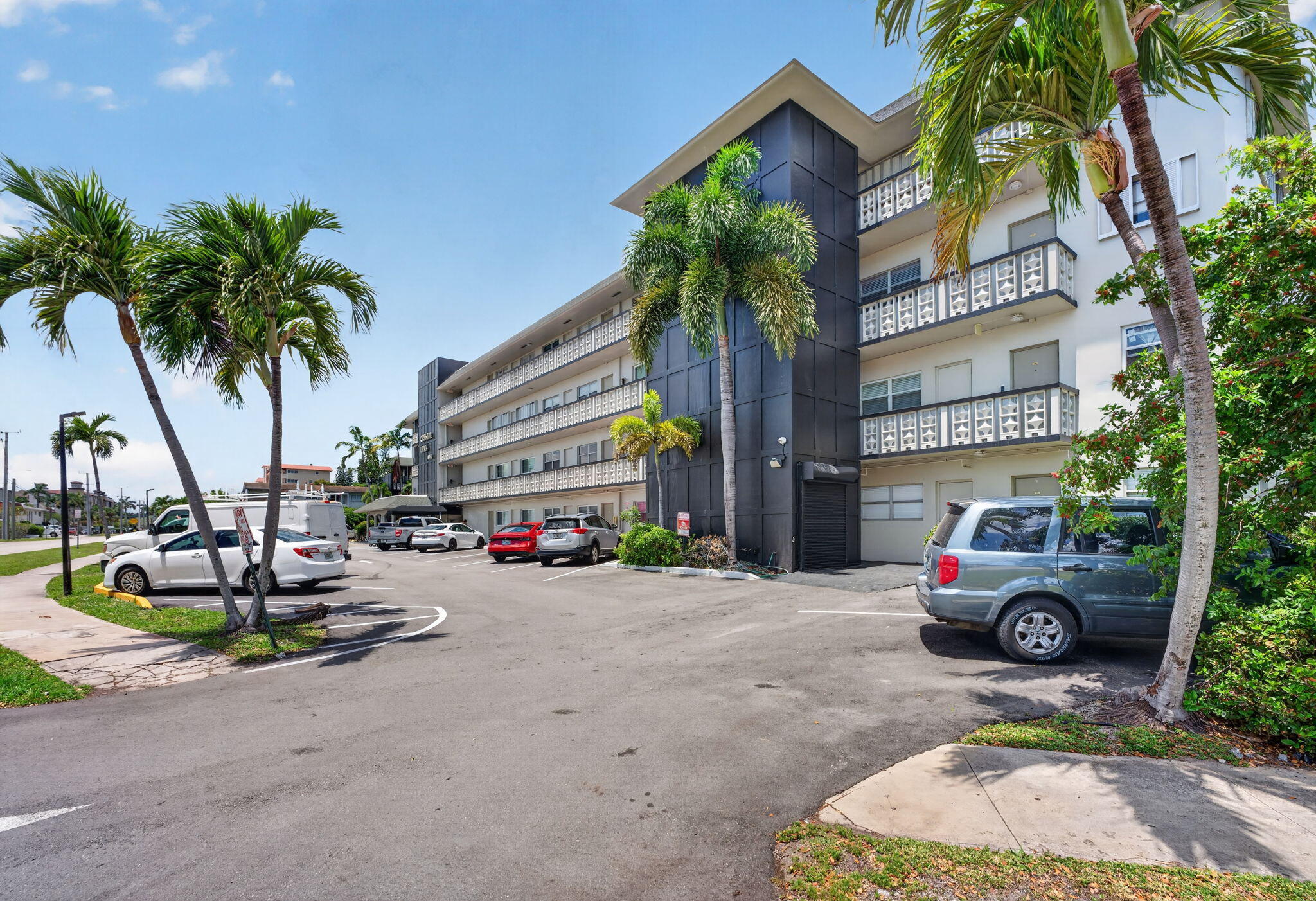 2BR – Condominium at 941 Crystal Lake Drive #302
