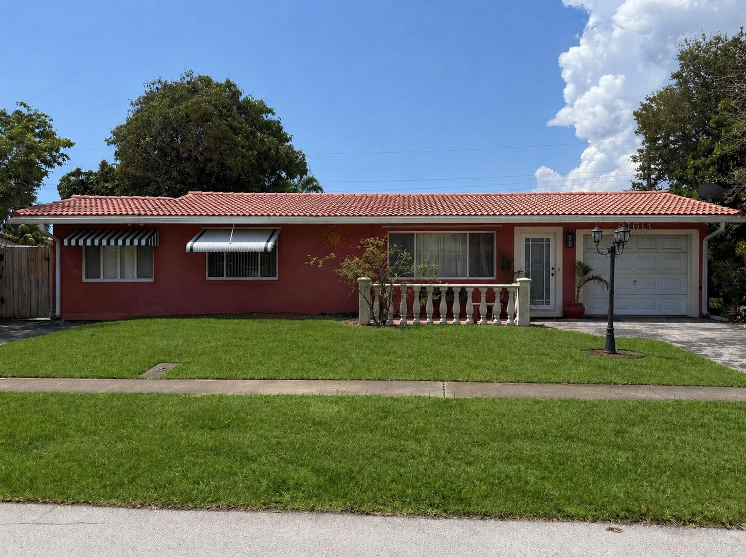 3BR – SingleFamilyResidence at 1014 SE 4th Court