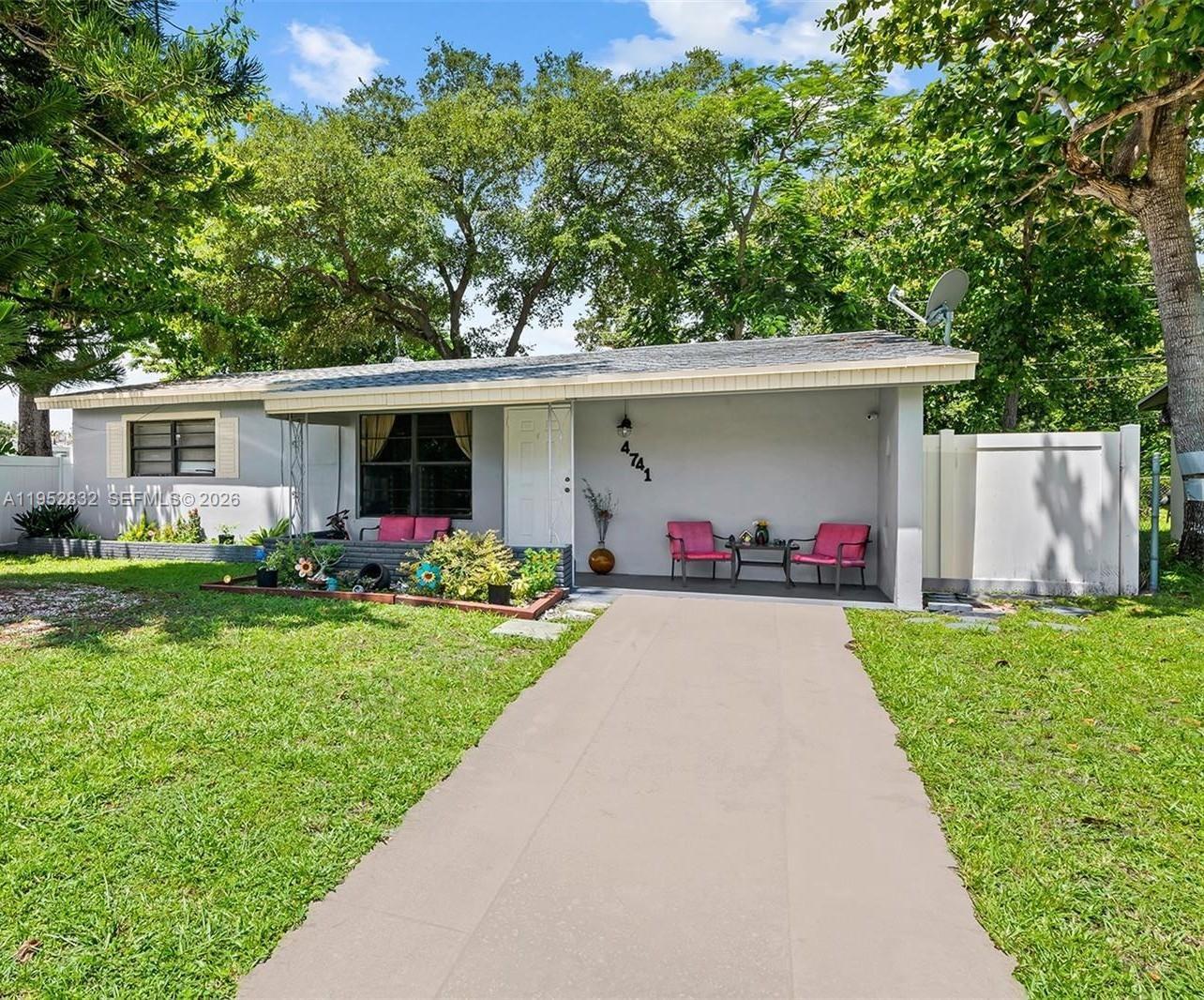 3BR – SingleFamilyResidence at 4741 SW 25th Terrace