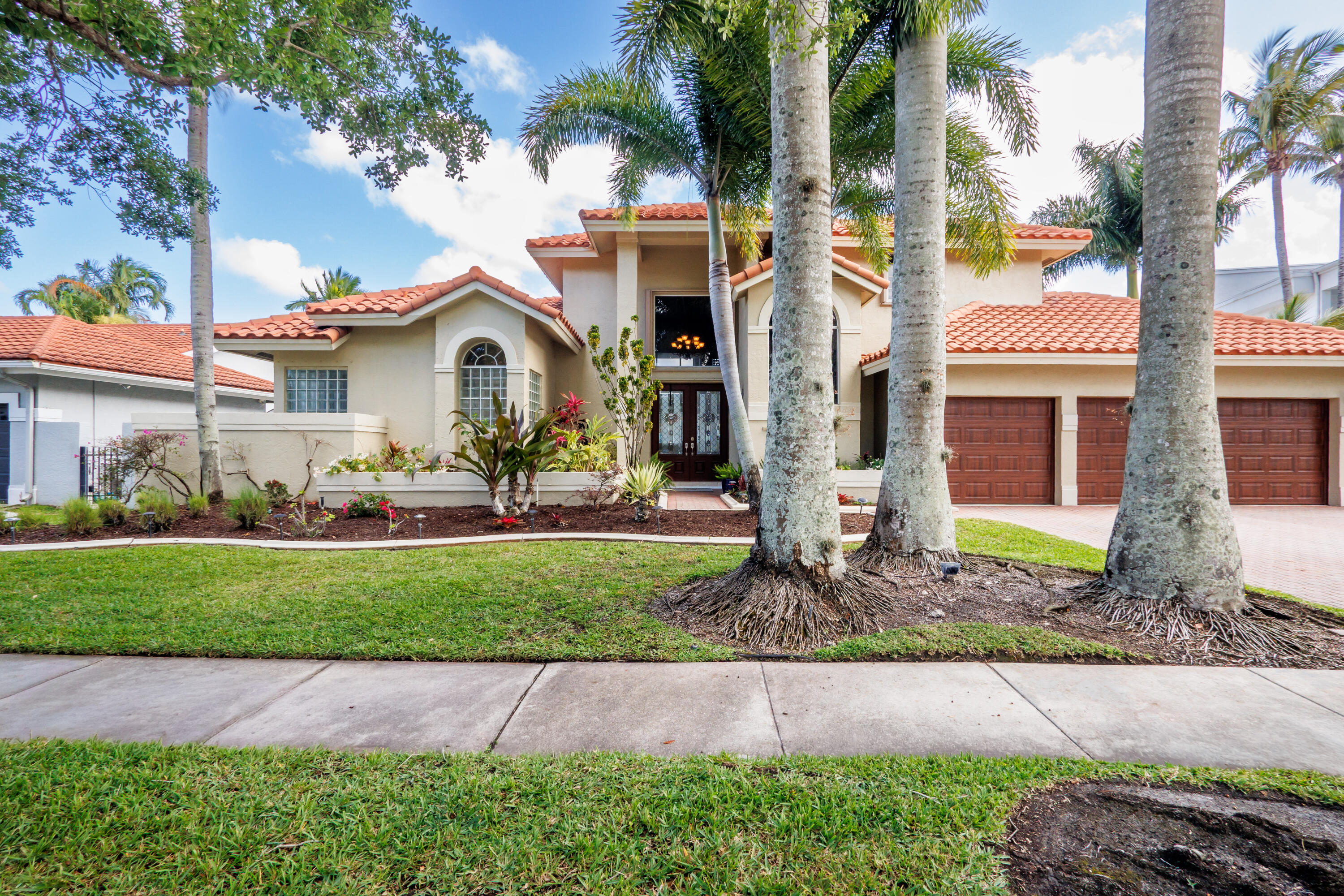 4BR – SingleFamilyResidence at 18142 NW 15th Court