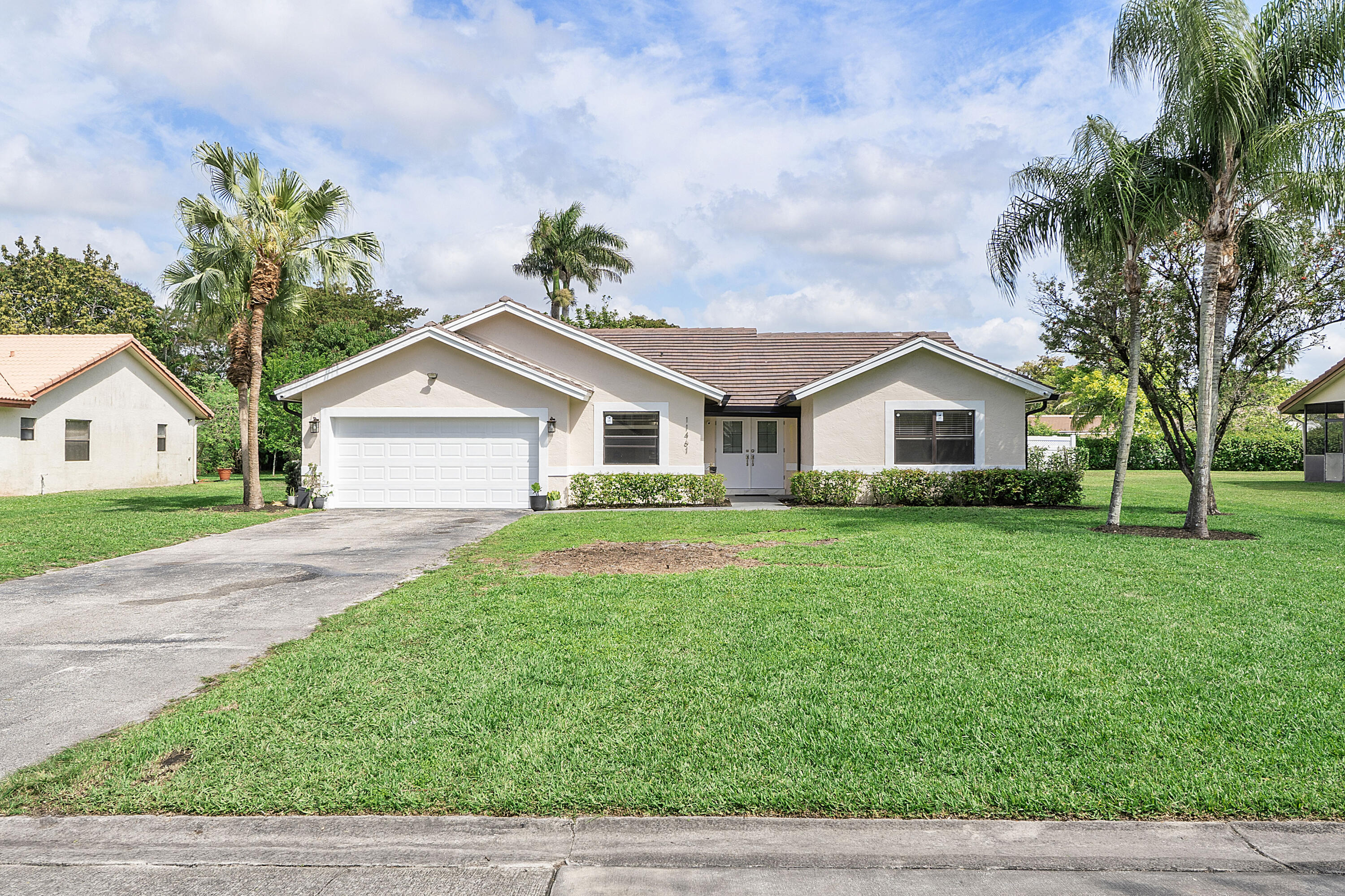 4BR – SingleFamilyResidence at 11461 NW 39th Street