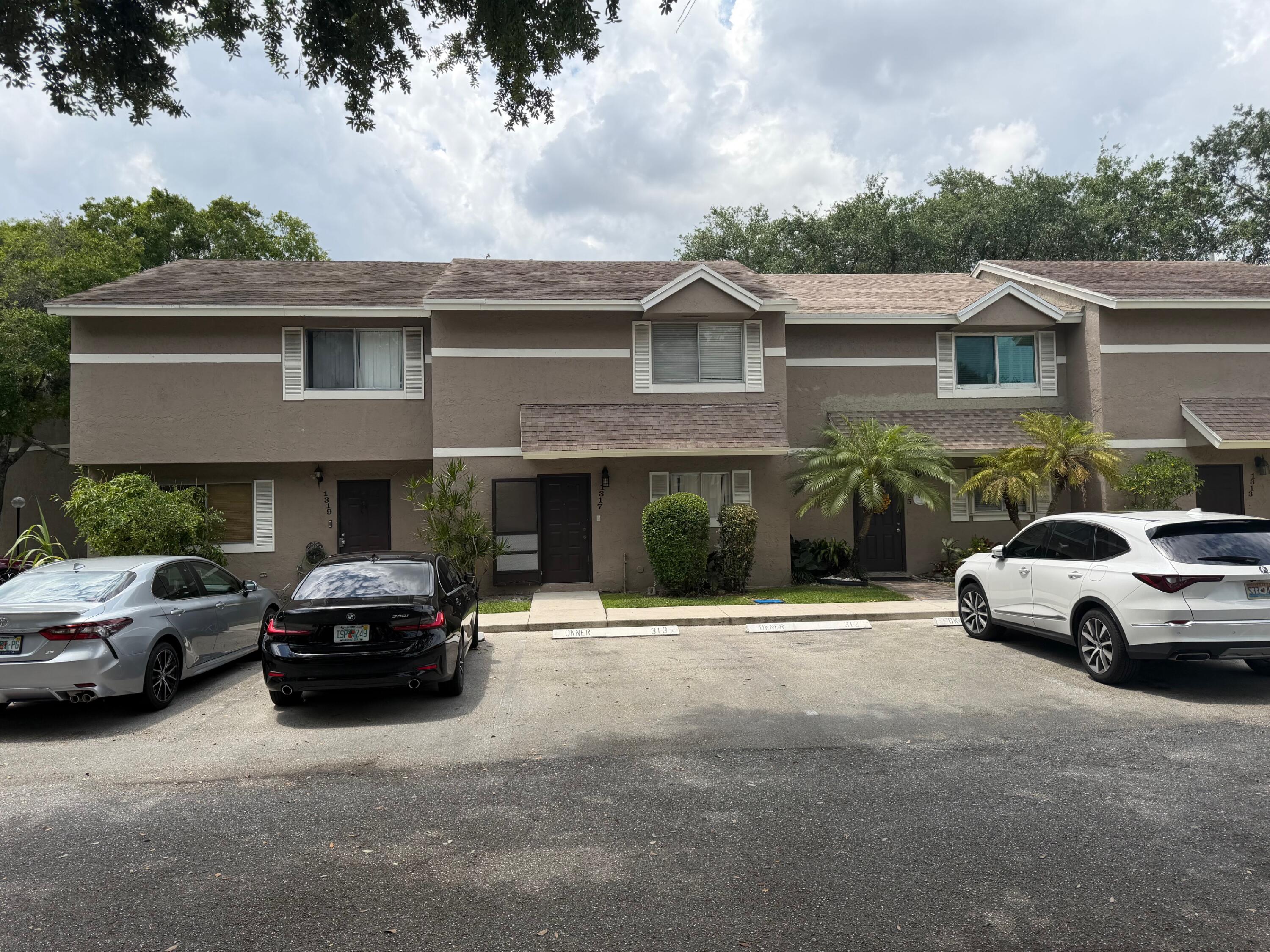 2BR – Townhouse at 1317 Sussex Drive