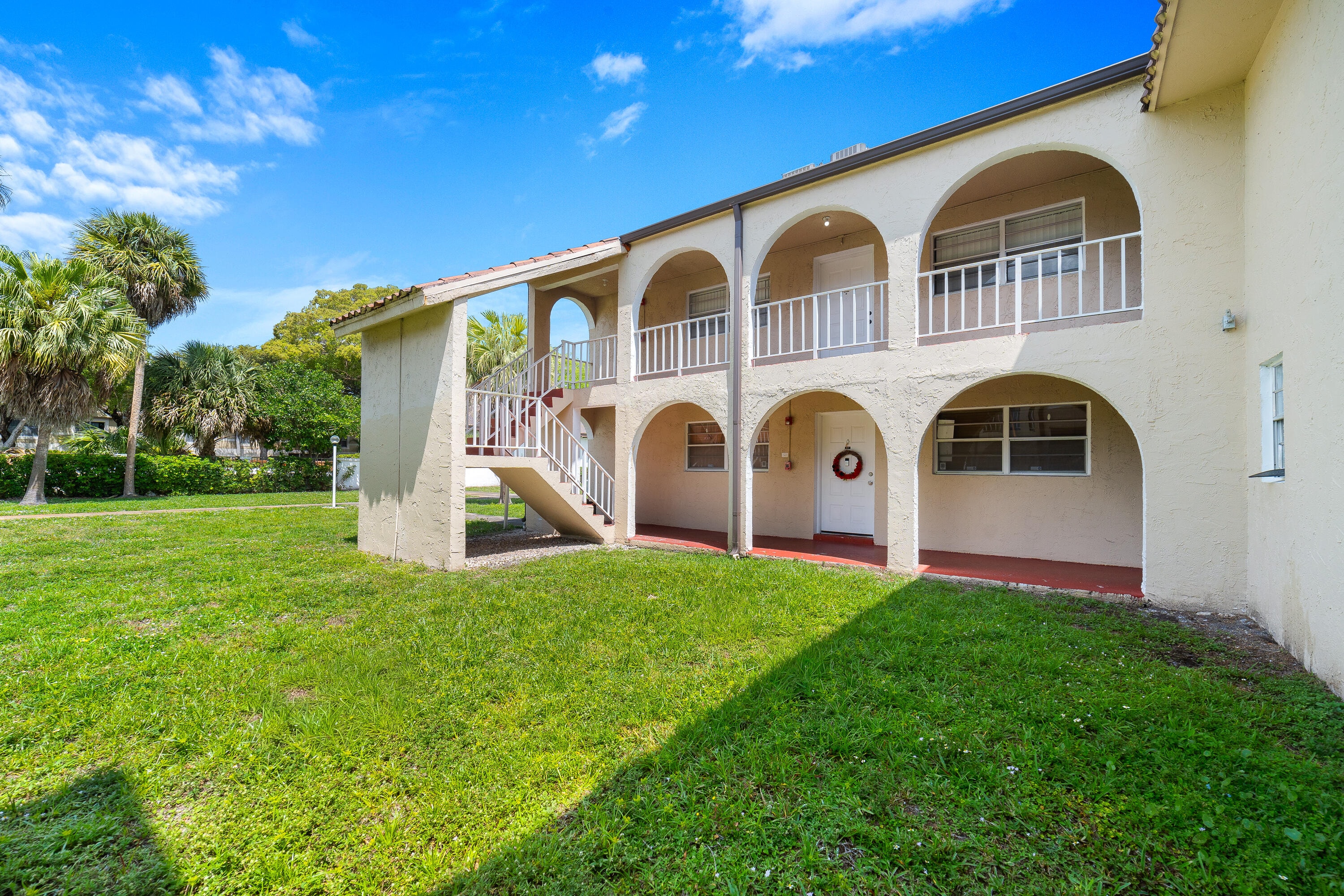 2BR – Condominium at 2710 Riverside Drive #201a