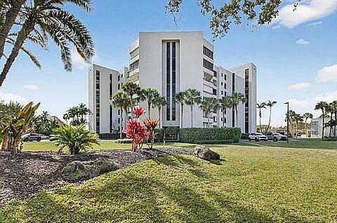 3BR – Condominium at 6463 La Costa Drive #105