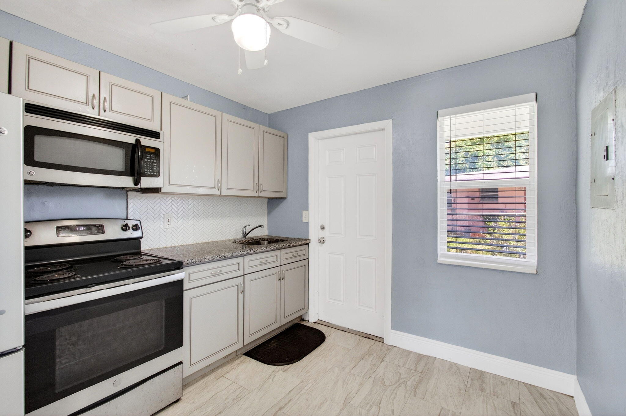 2BR – Townhouse at 240 SW 15th Avenue #242