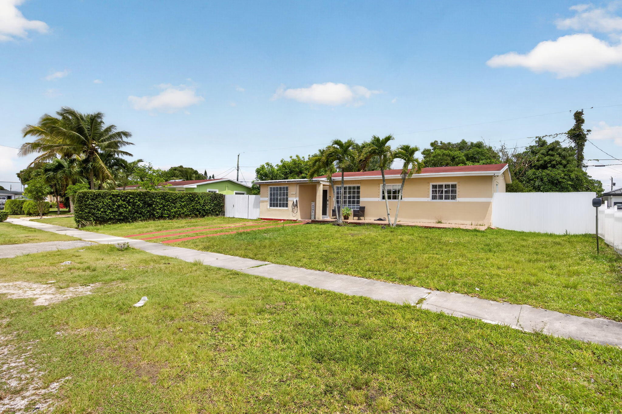 4BR – SingleFamilyResidence at 11751 SW 185th Terrace