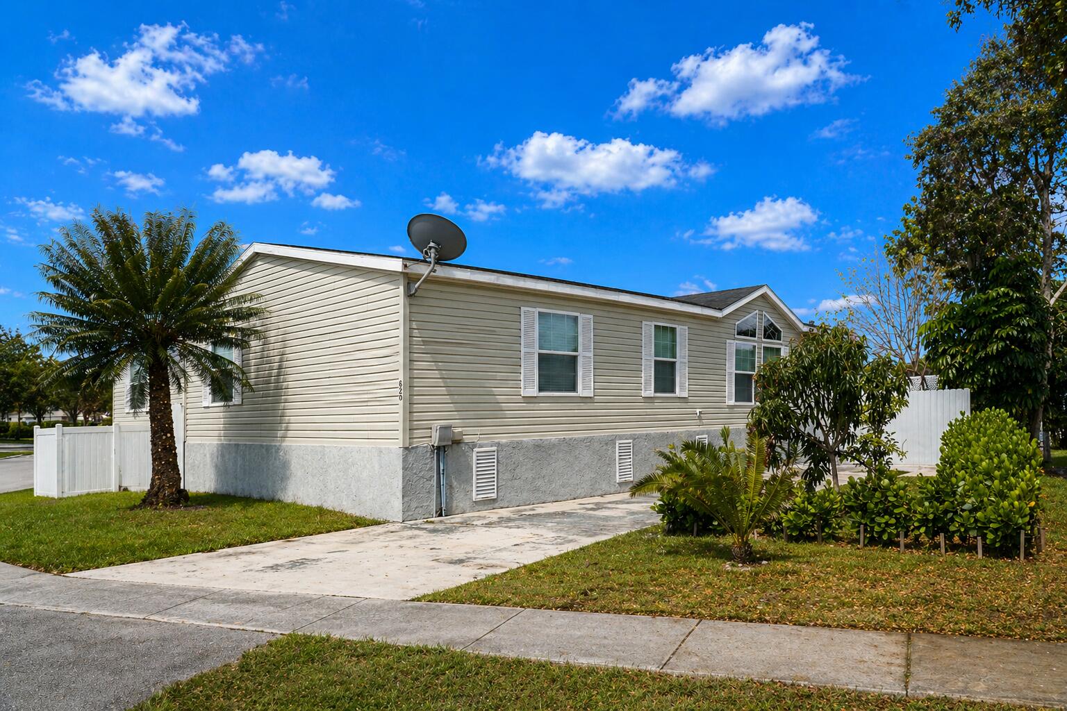 3BR – ManufacturedHome at 620 NW 215th Avenue