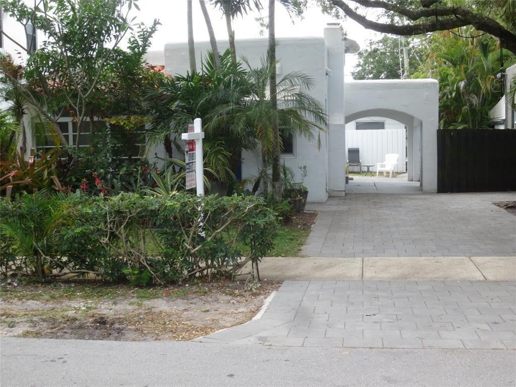 2BR – SingleFamilyResidence at 1004 NE 3rd Street