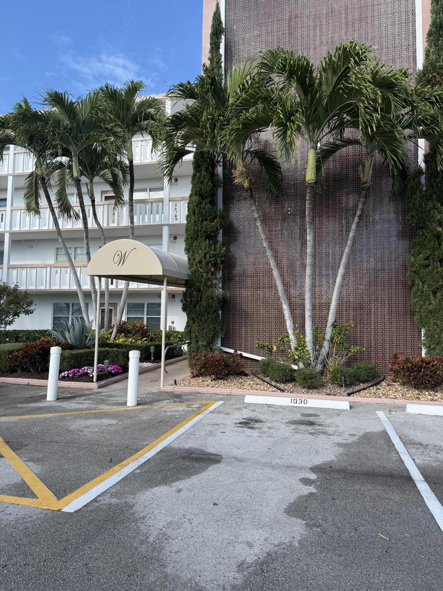 2BR – Condominium at 4024 Wolverton E
