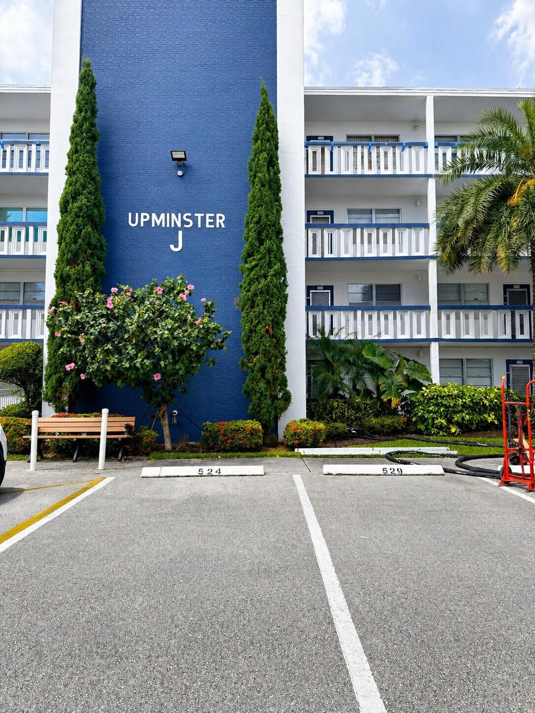 2BR – Condominium at 4001 Upminster J