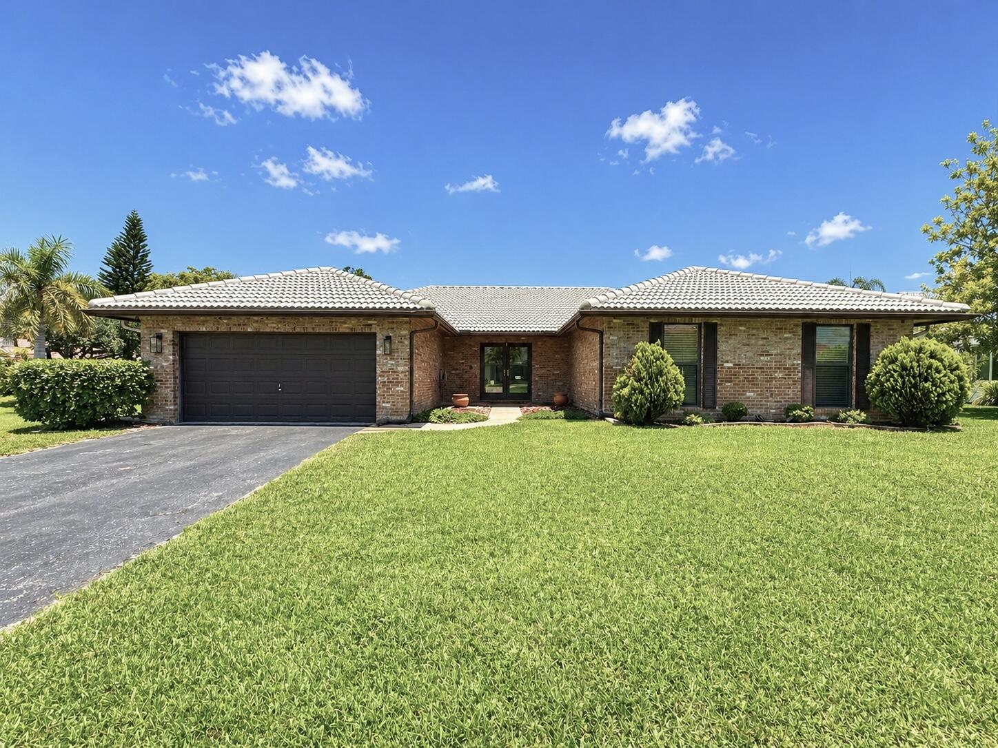 4BR – SingleFamilyResidence at 4823 NW 91st Way