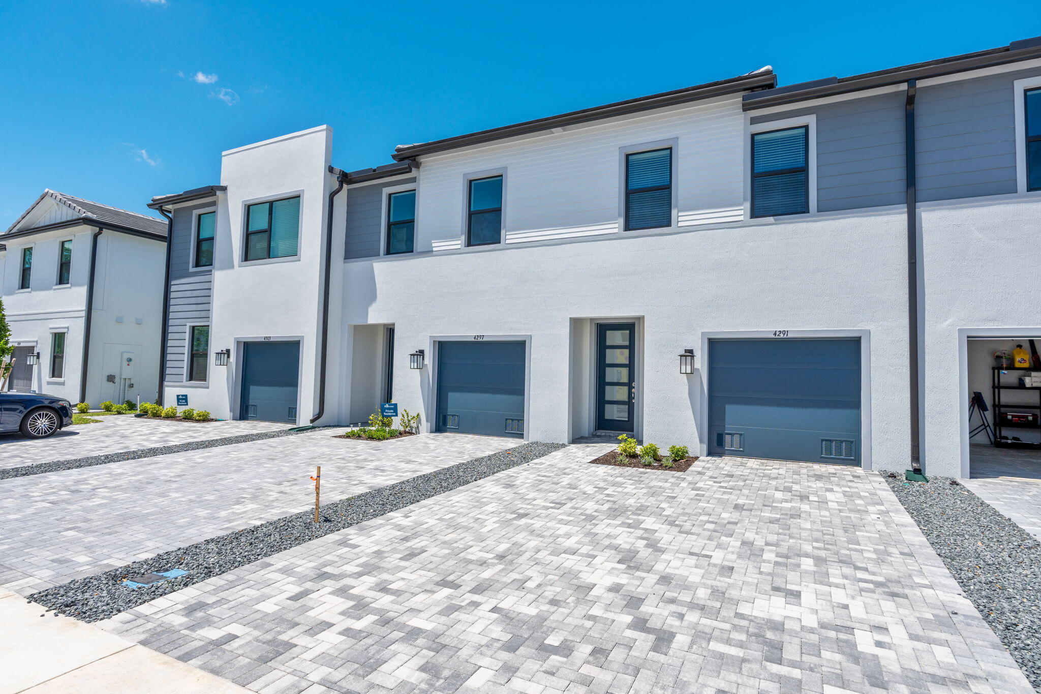 3BR – Townhouse at 4291 Efendi Drive