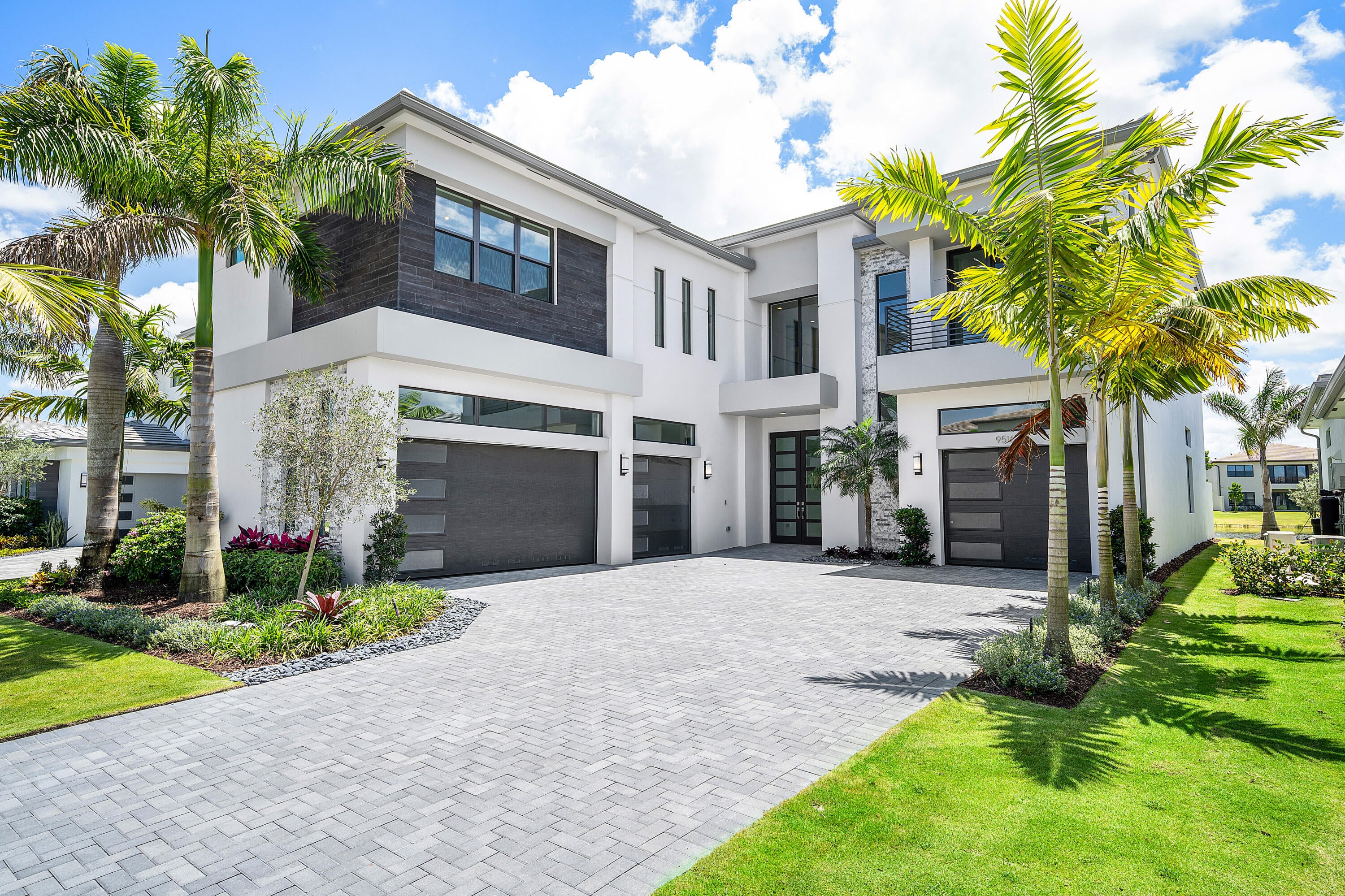 6BR – SingleFamilyResidence at 9516 Riverside Park Drive