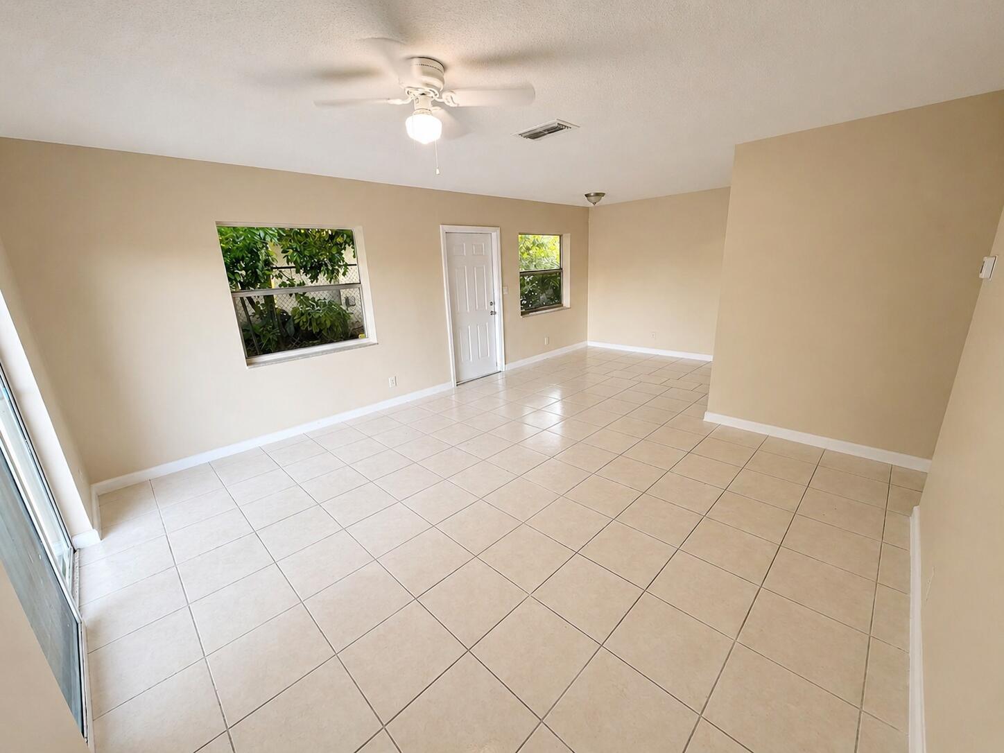 2BR – Apartment at 4151 NW 30th Terrace #4