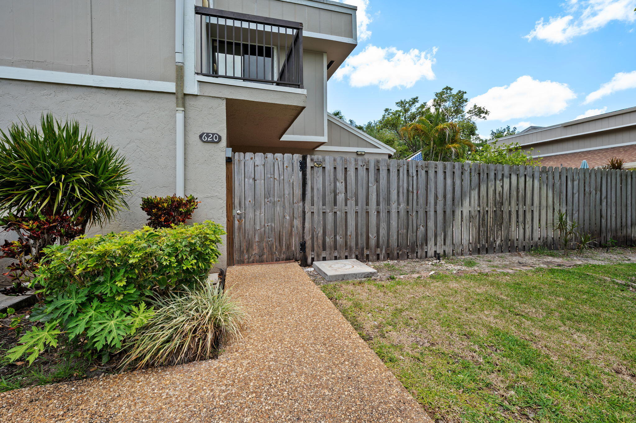 2BR – Townhouse at 620 Commodore Drive