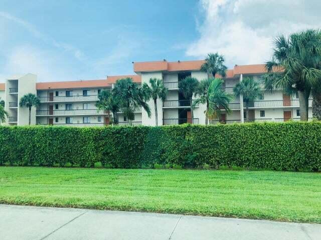 2BR – Condominium at 5981 Vía Vermilya #106