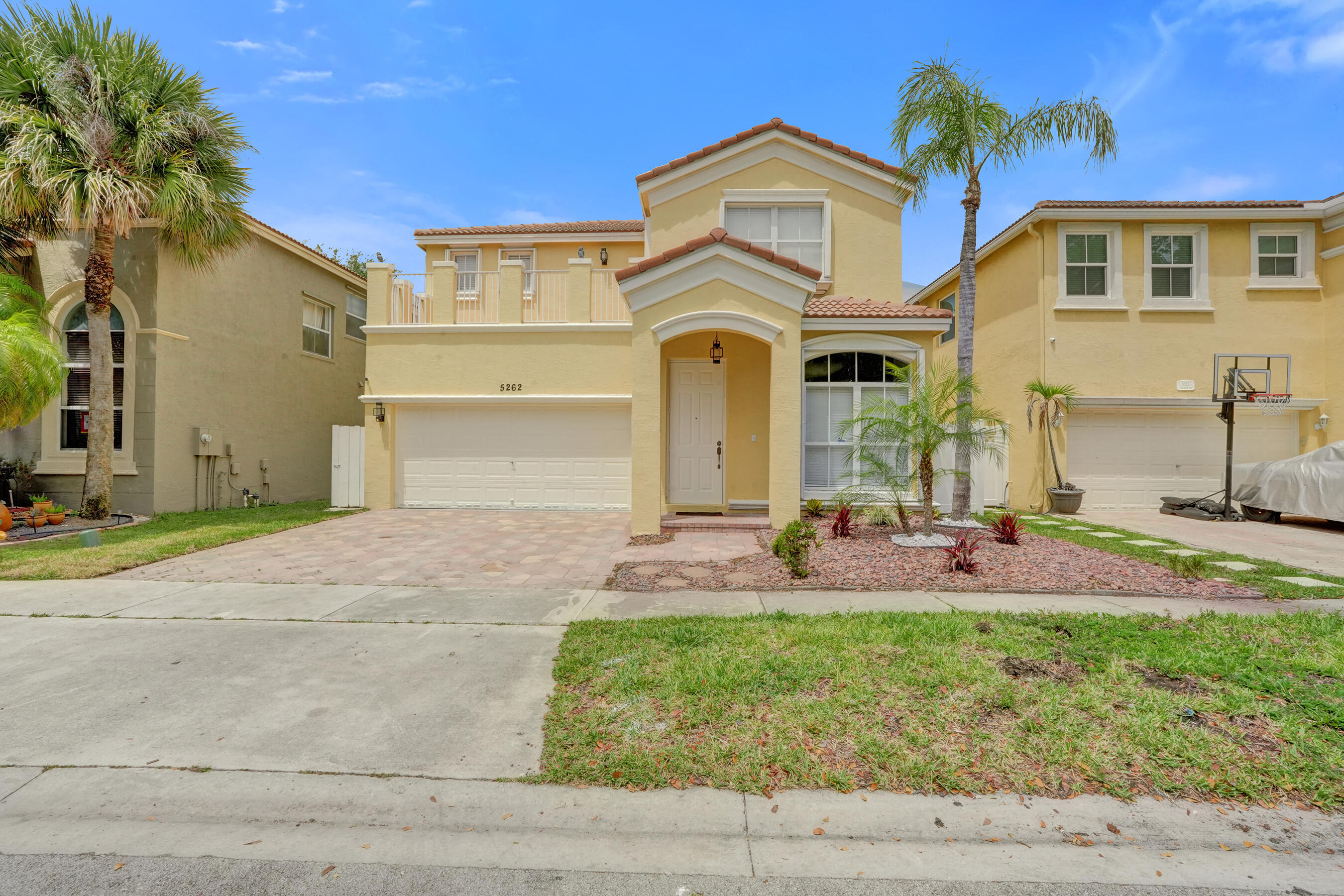 3BR – SingleFamilyResidence at 5262 SW 155th Avenue
