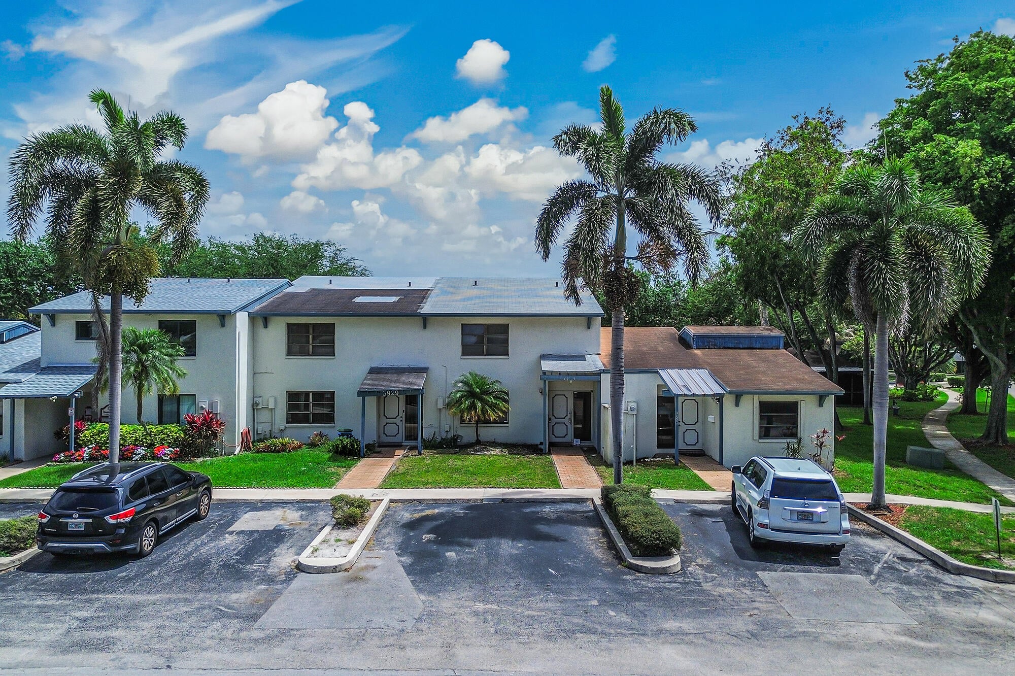 3BR – Condominium at 4003 W Woodscape Drive #2-k