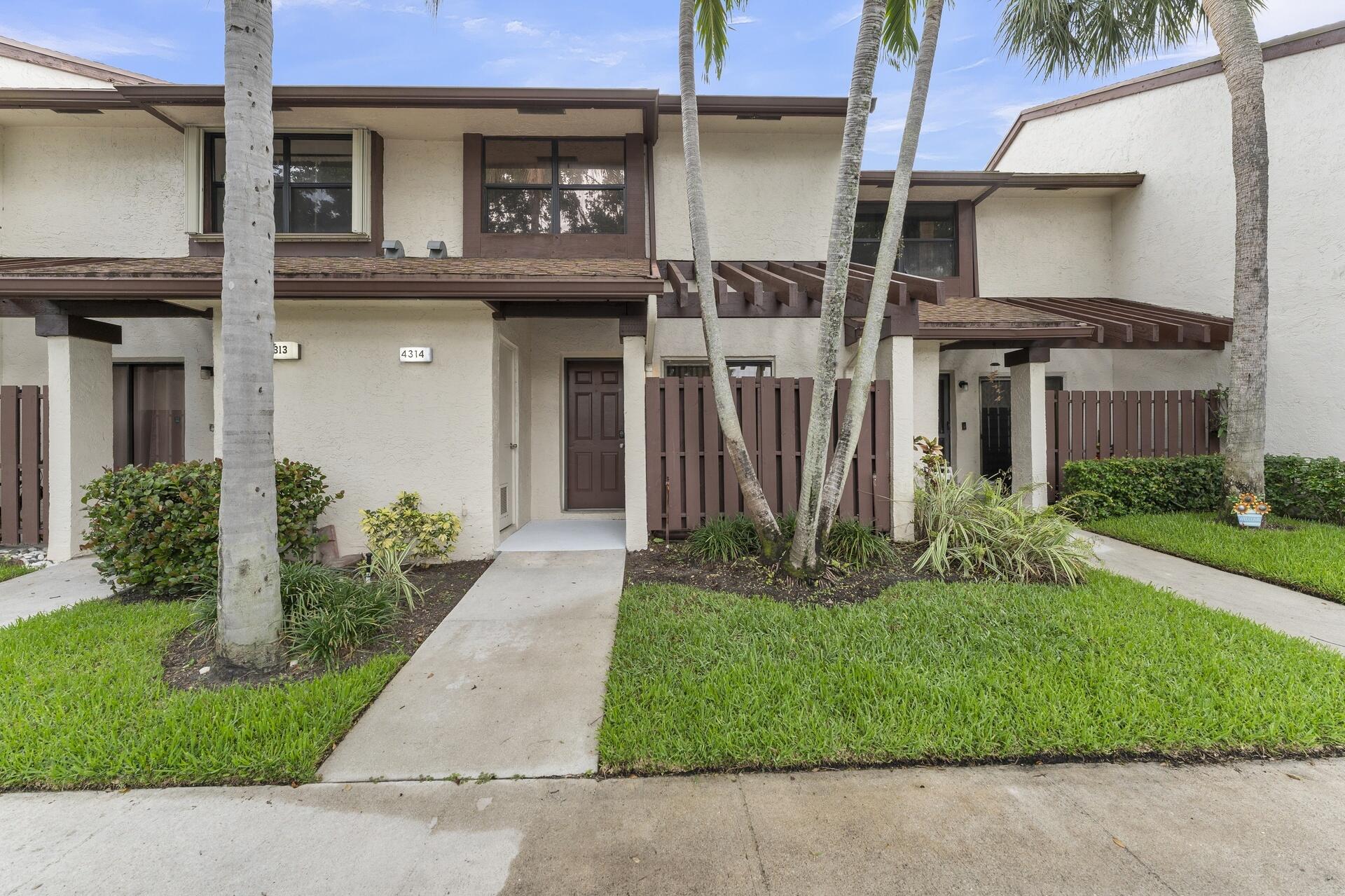 2BR – Townhouse at 4314 Carambola Circle N