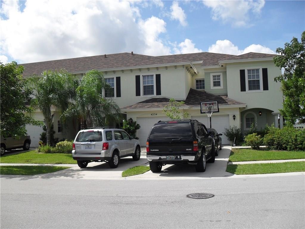 3BR – Townhouse at 4234 Emerald Vista