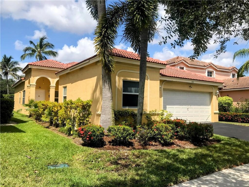 4BR – SingleFamilyResidence at 1118 Chinaberry Drive