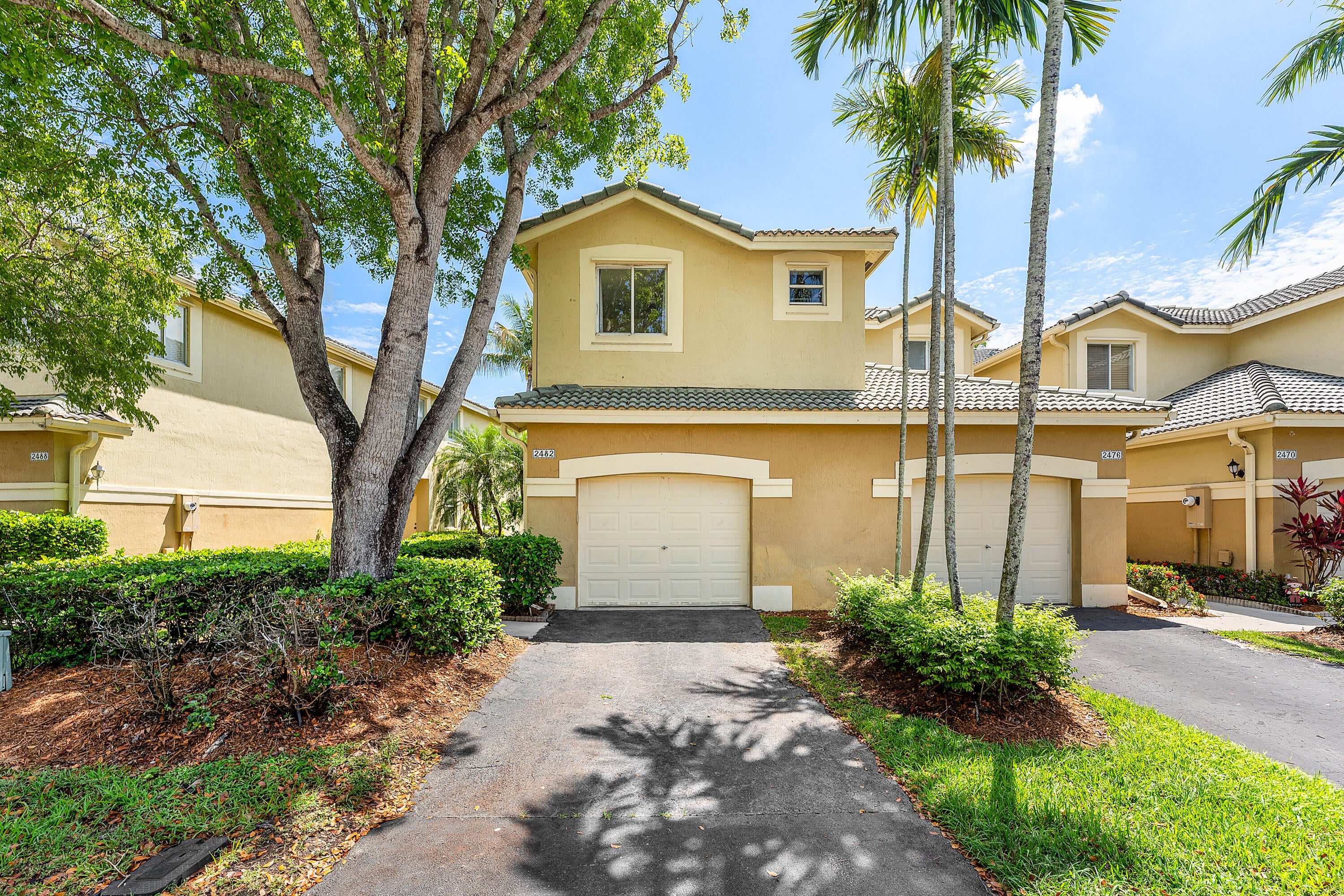 4BR – Townhouse at 2482 Cordoba Bend