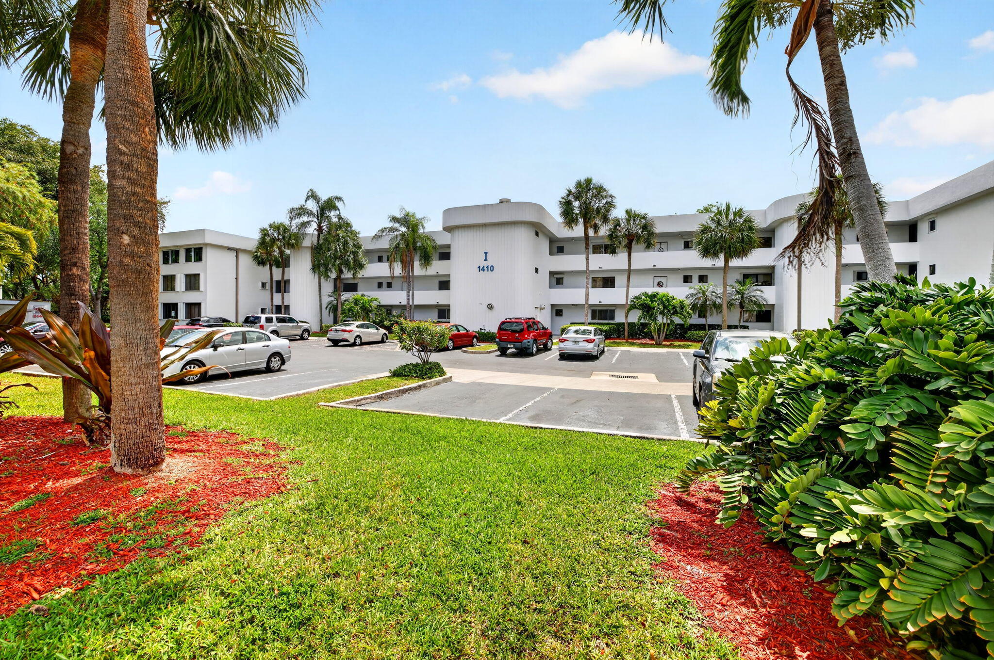 2BR – Condominium at 1410 Sheridan Street #19i