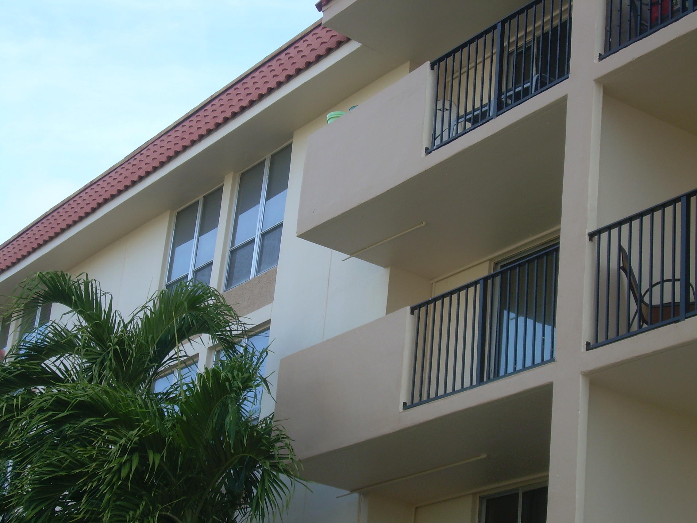 2BR – Condominium at 1000 Spanish River Road #3b