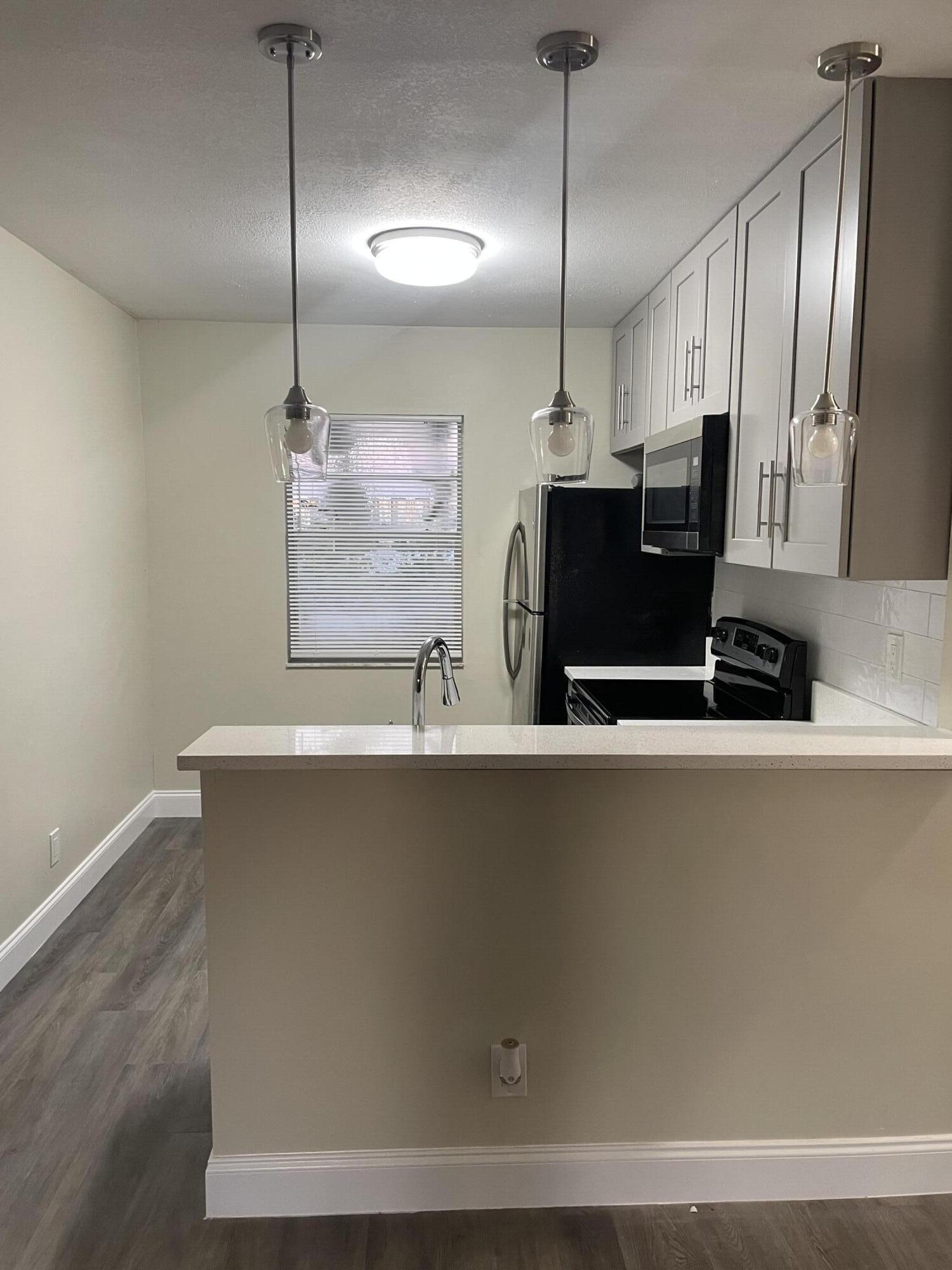 8BR – Apartment at 710 7th Street #4