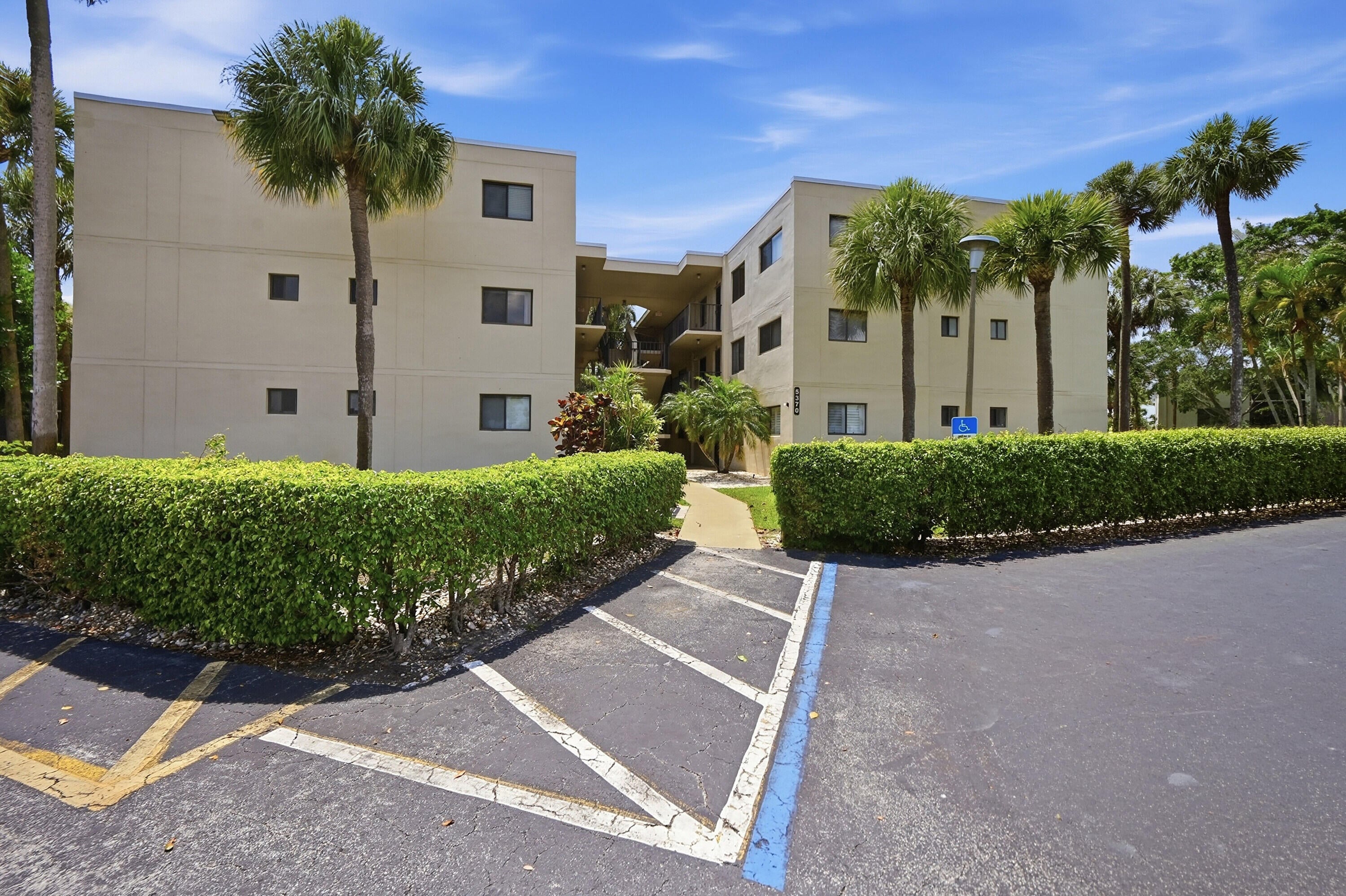 2BR – Condominium at 5370 Las Verdes Circle #219