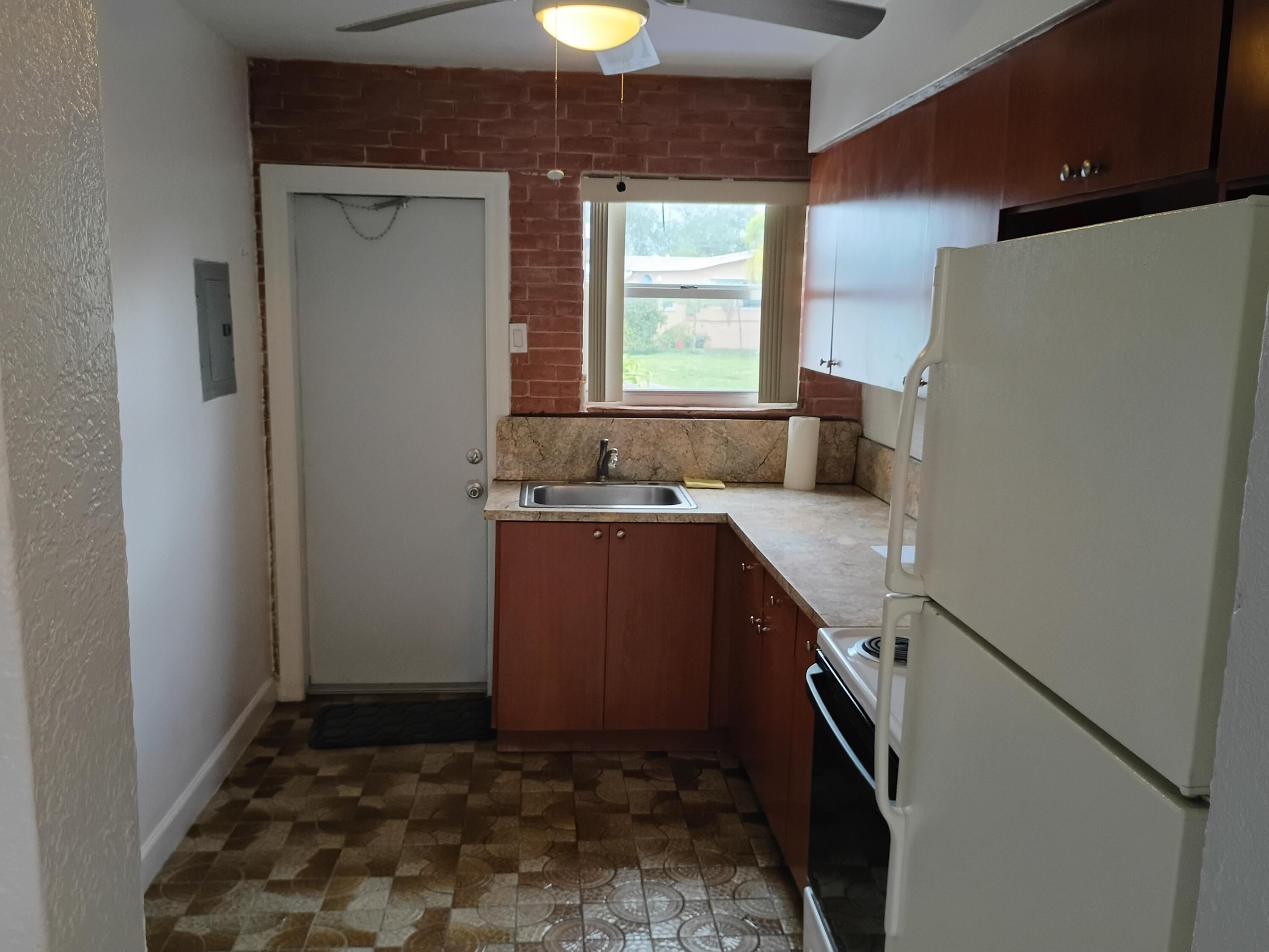 2BR – SingleFamilyResidence at 2221 Johnson Street