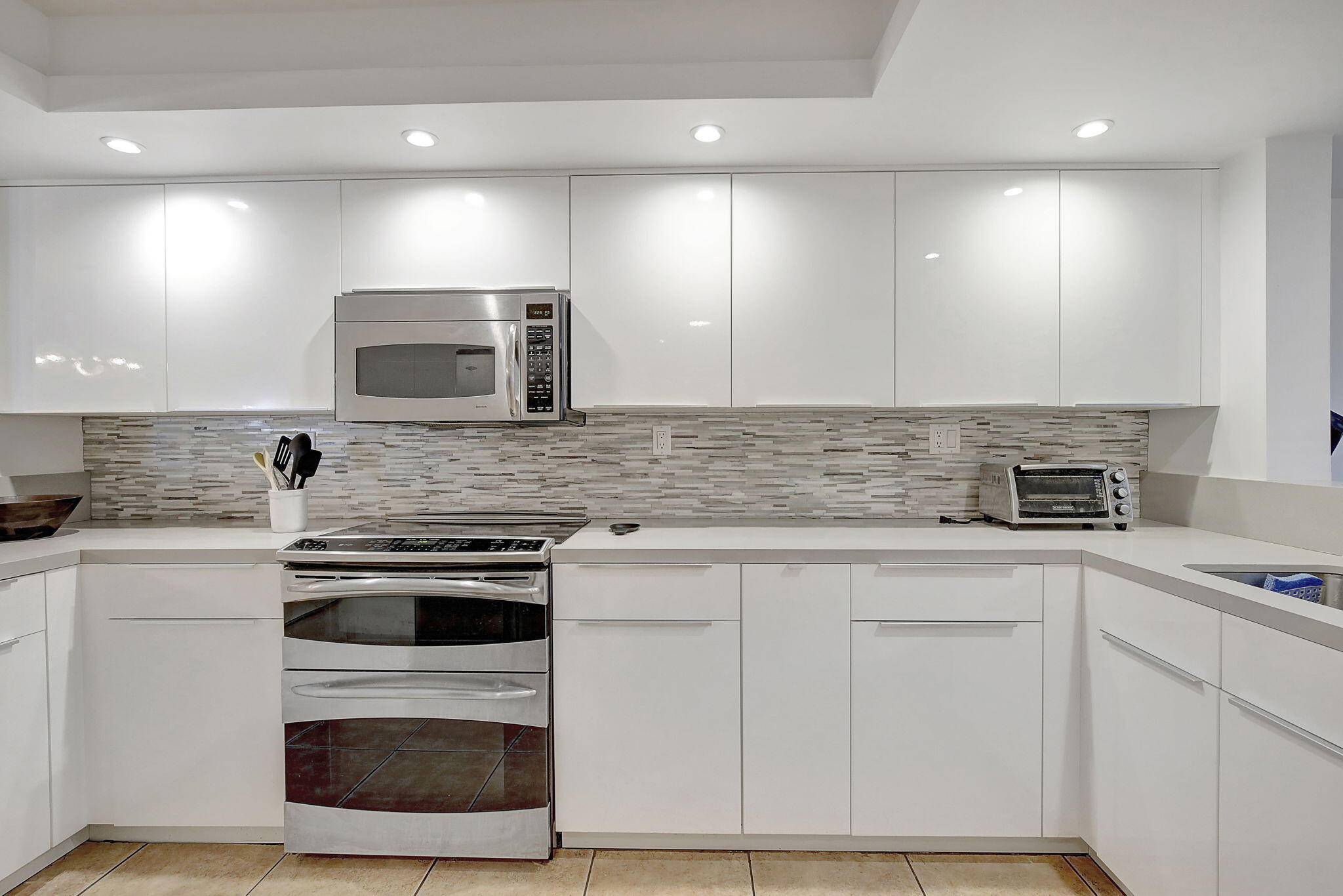 2BR – Condominium at 141 SW 96th Terrace #302
