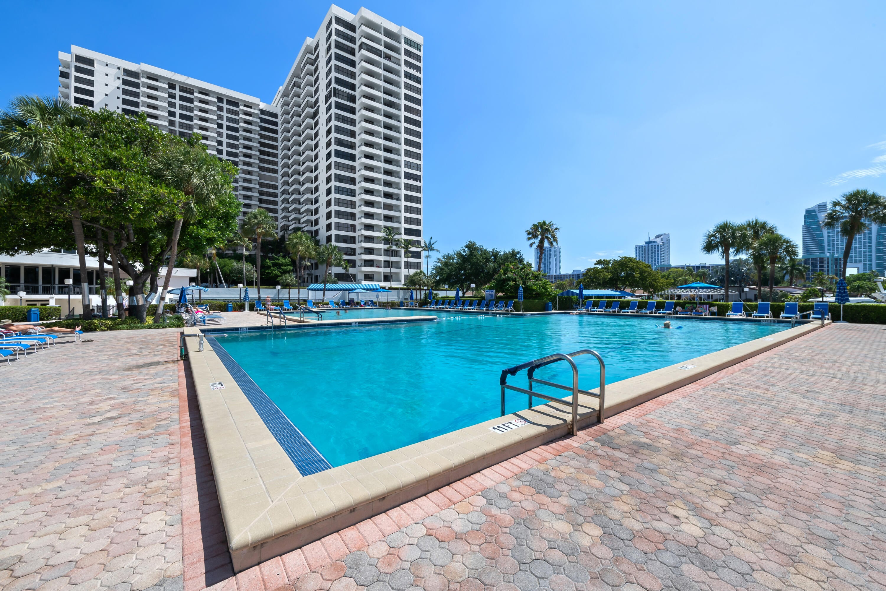 2BR – Condominium at 2500 Parkview Drive #615