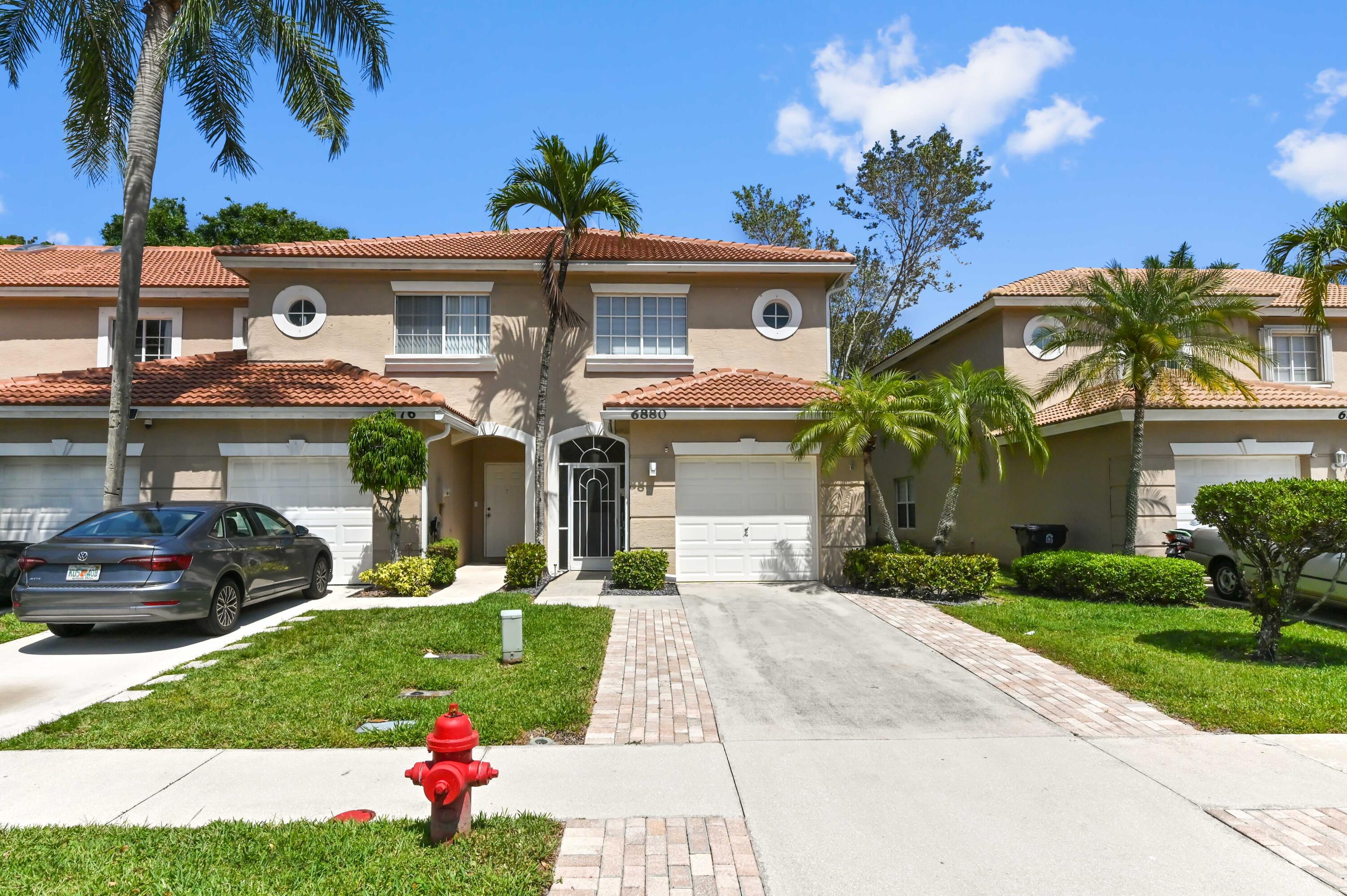 3BR – Townhouse at 6880 Brook Hollow Road
