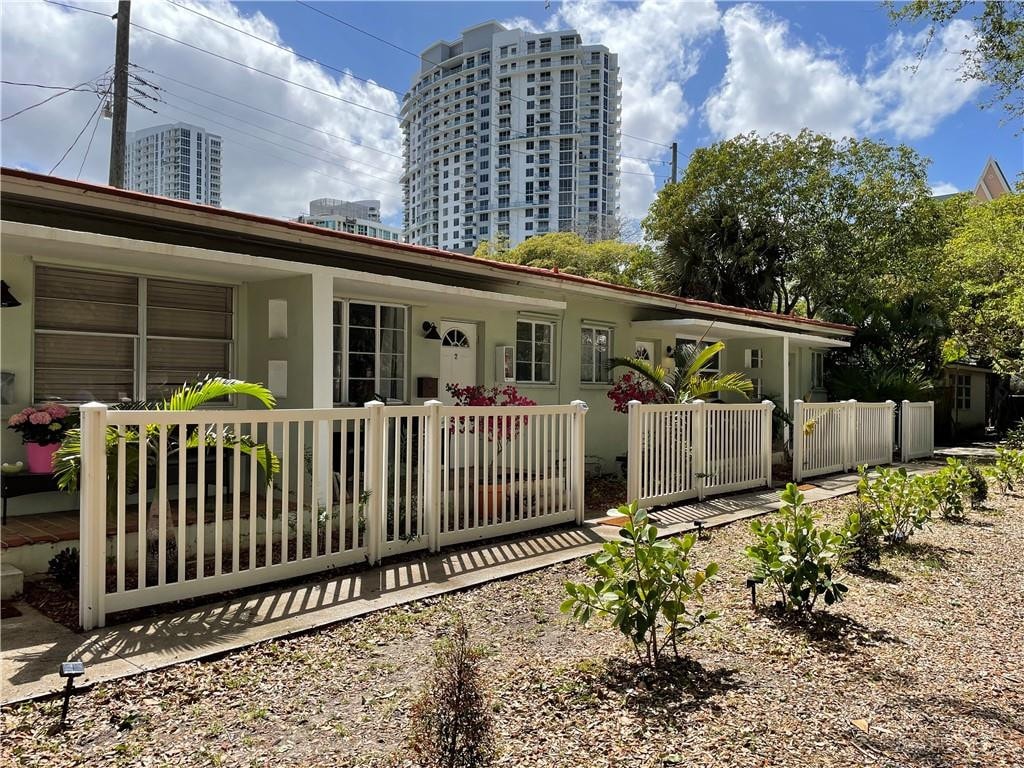 1BR – Apartment at 17 NE 9th Avenue #2