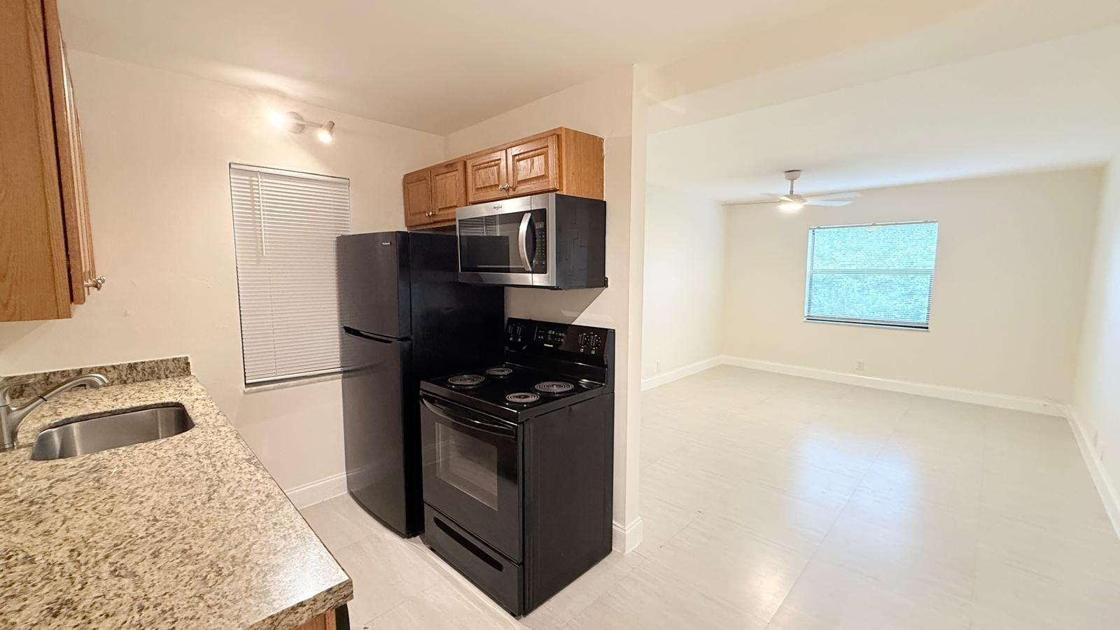 2BR – Apartment at 607 NE 29th Drive #38