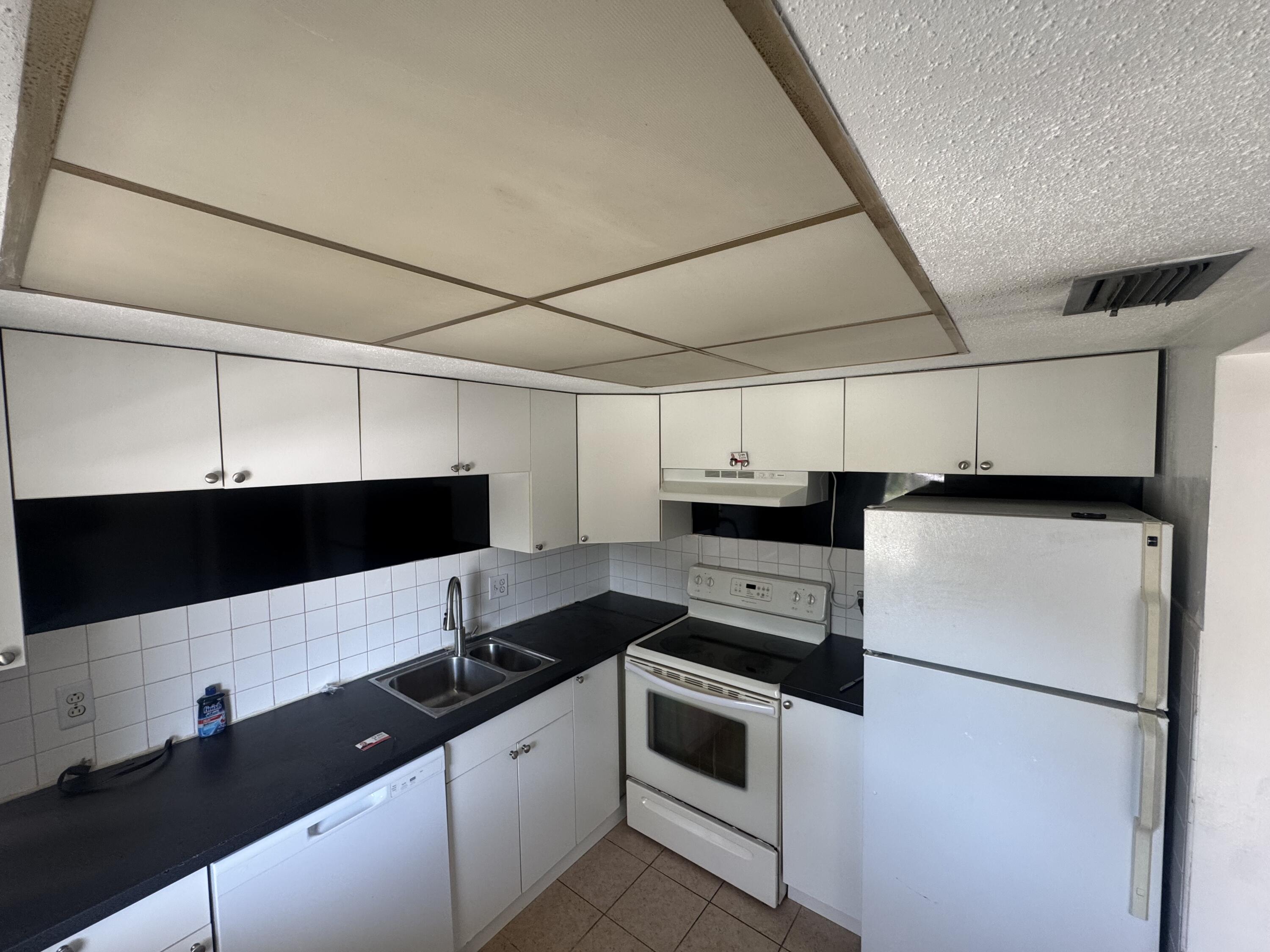 1BR – Condominium at 3300 NE 10th Terrace